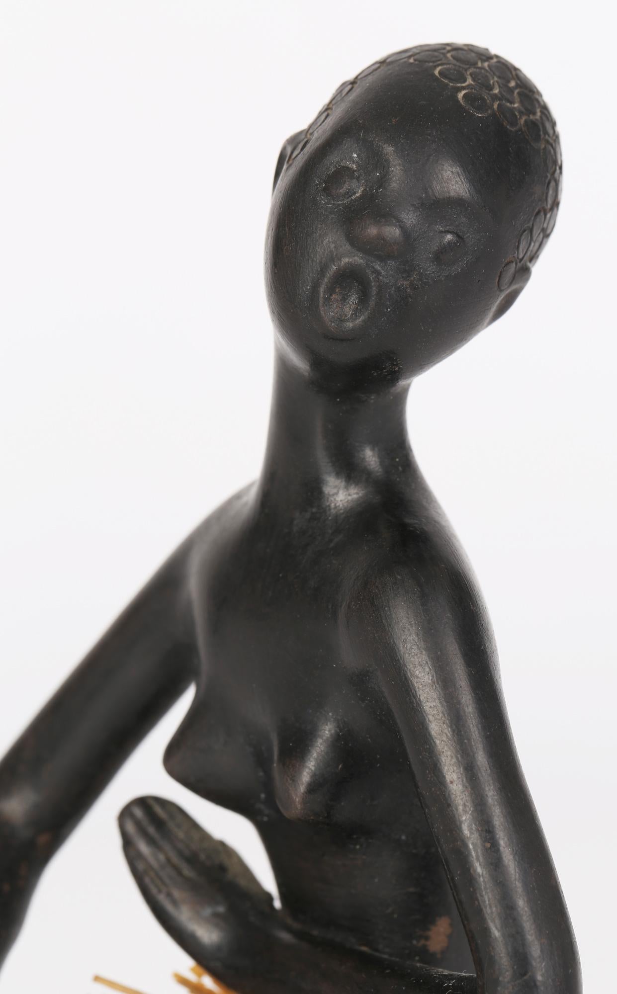 Mid-Century Modern Figurine de femme africaine Leopold Anzengruber de poterie viennoise du milieu du siècle dernier en vente