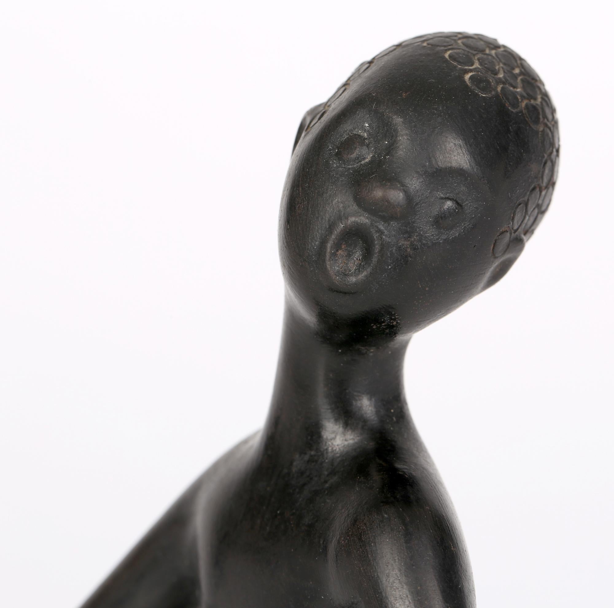 Autrichien Figurine de femme africaine Leopold Anzengruber de poterie viennoise du milieu du siècle dernier en vente