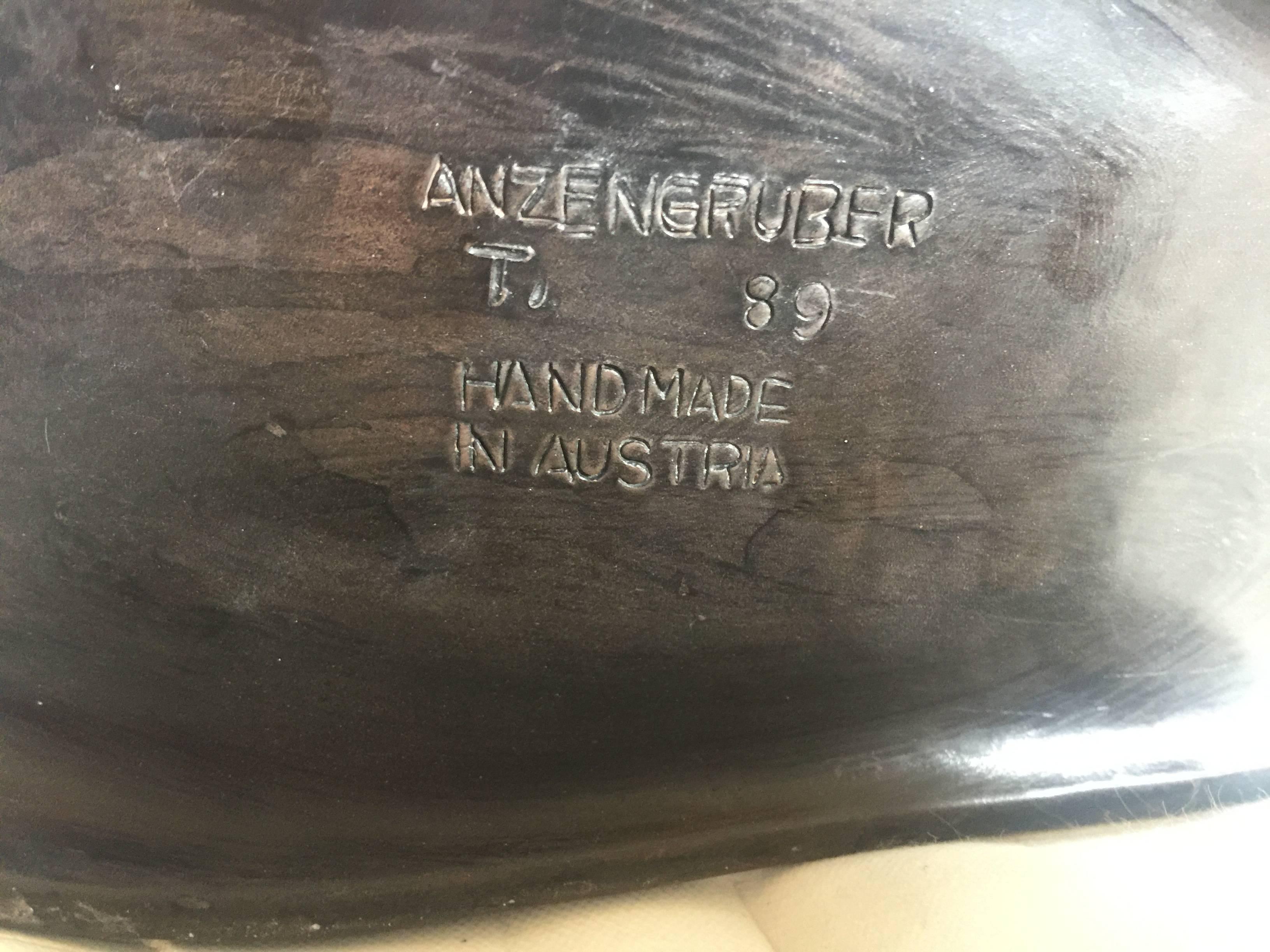 Ceramica Leopold Anzengruber, Vienna, in terracotta rifinita di nero in vendita