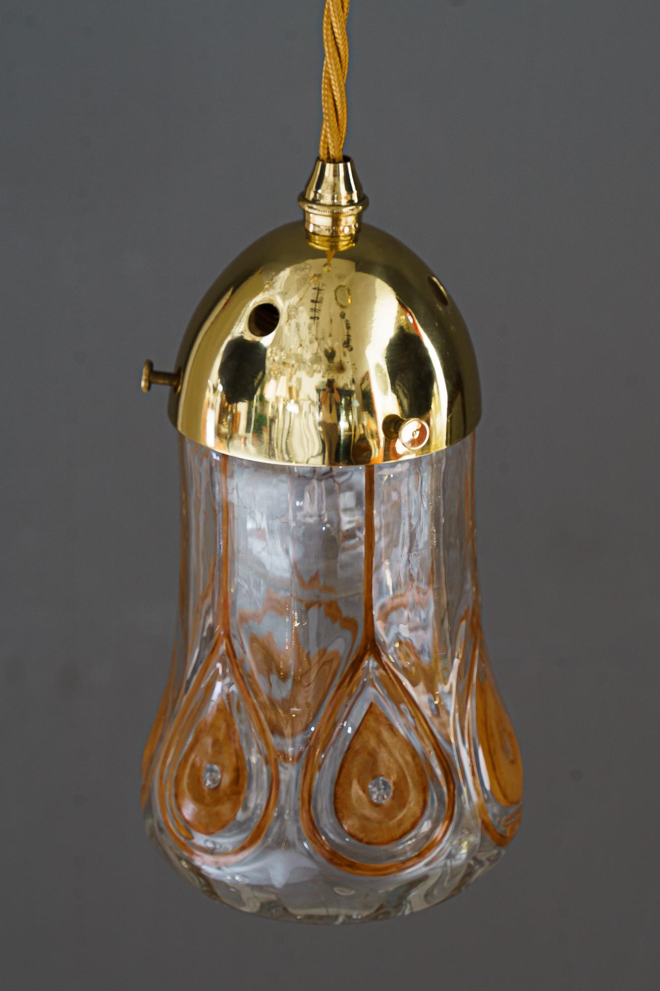 Jugendstil Pendentif Leopold Bauer avec abat-jour en verre Loetz Glass, Vienne, vers 1920 en vente