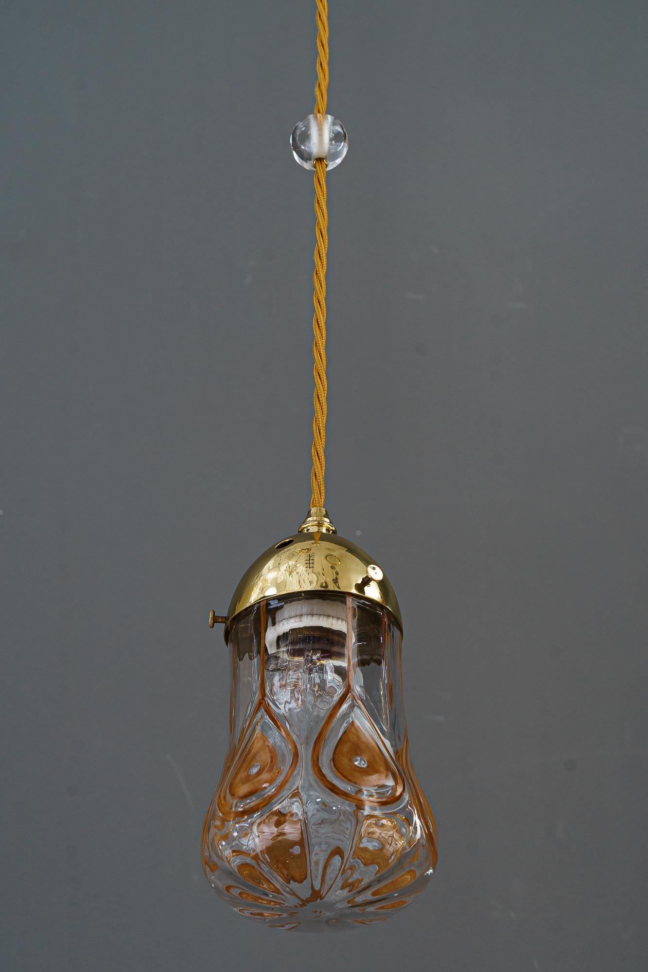 Laqué Pendentif Leopold Bauer avec abat-jour en verre Loetz Glass, Vienne, vers 1920 en vente