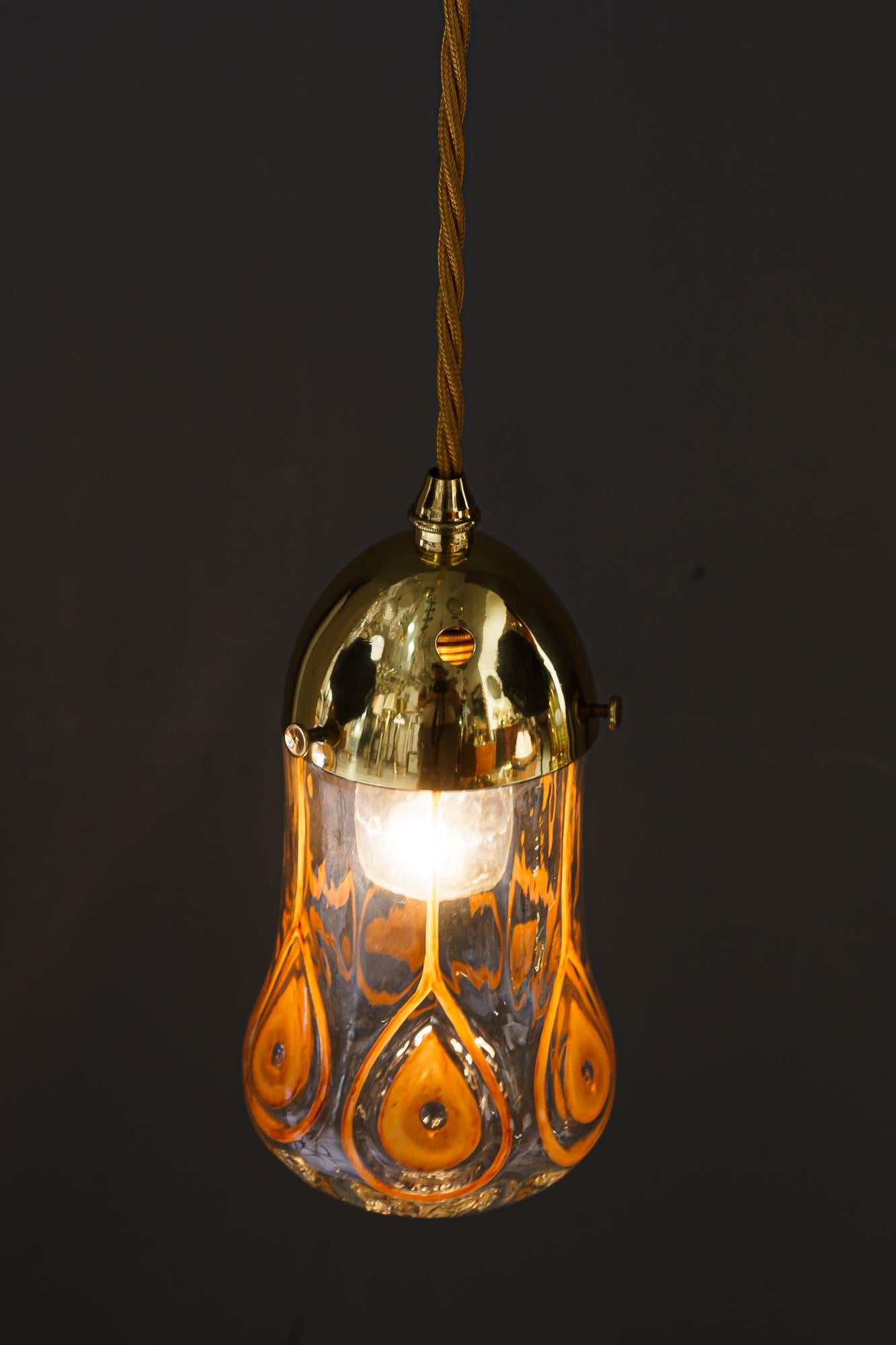 Début du 20ème siècle Pendentif Leopold Bauer avec abat-jour en verre Loetz Glass, Vienne, vers 1920 en vente