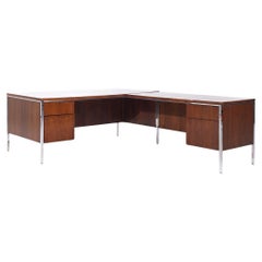 Escritorio ejecutivo esquinero Leopold Mid Century Nogal y Cromo