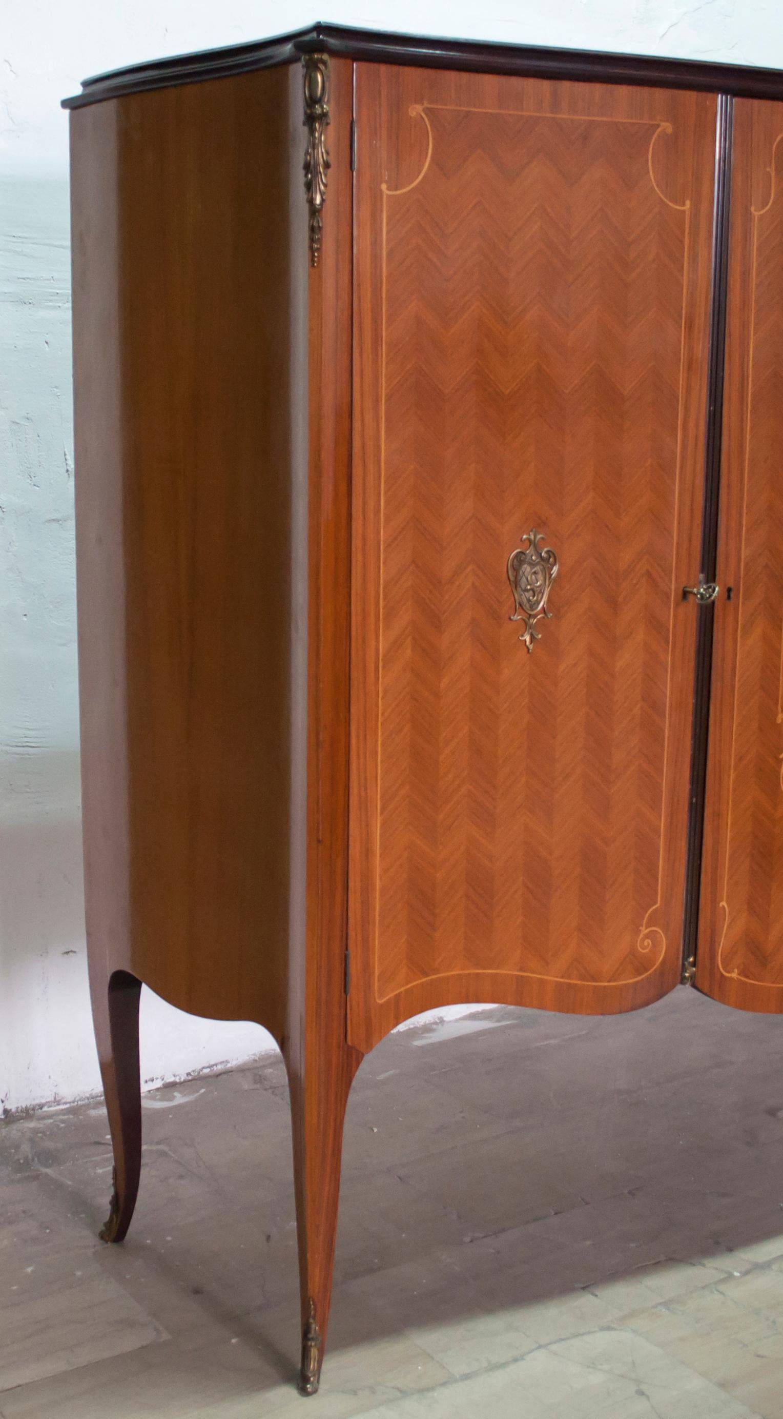 Leopoldo Malberti Mid-Century Modern Italian Walnut Bar Cabinet, 1950s For Sale 4