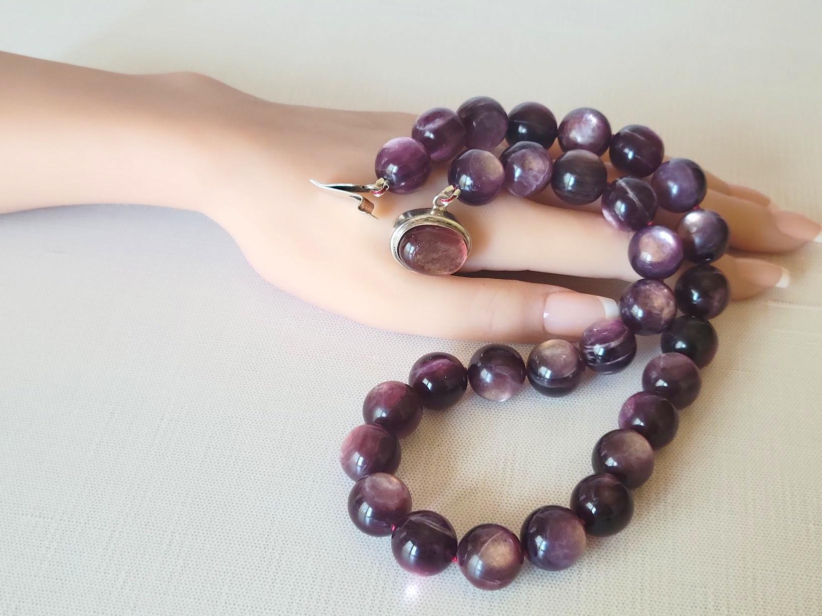 Collana con perline di lepidolite e chiusura in argento di lepidolite in vendita 4