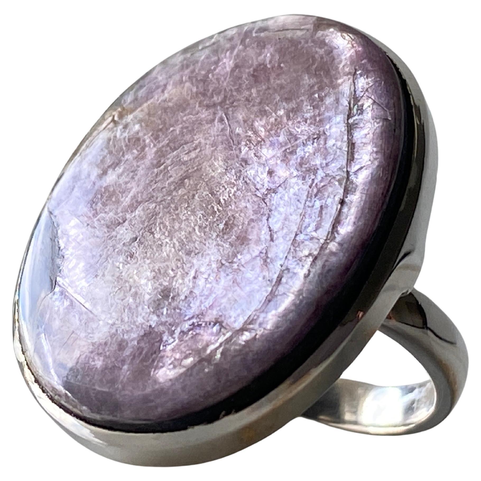 Anello in argento con lepidolite, anello in argento con mica lilla lucida