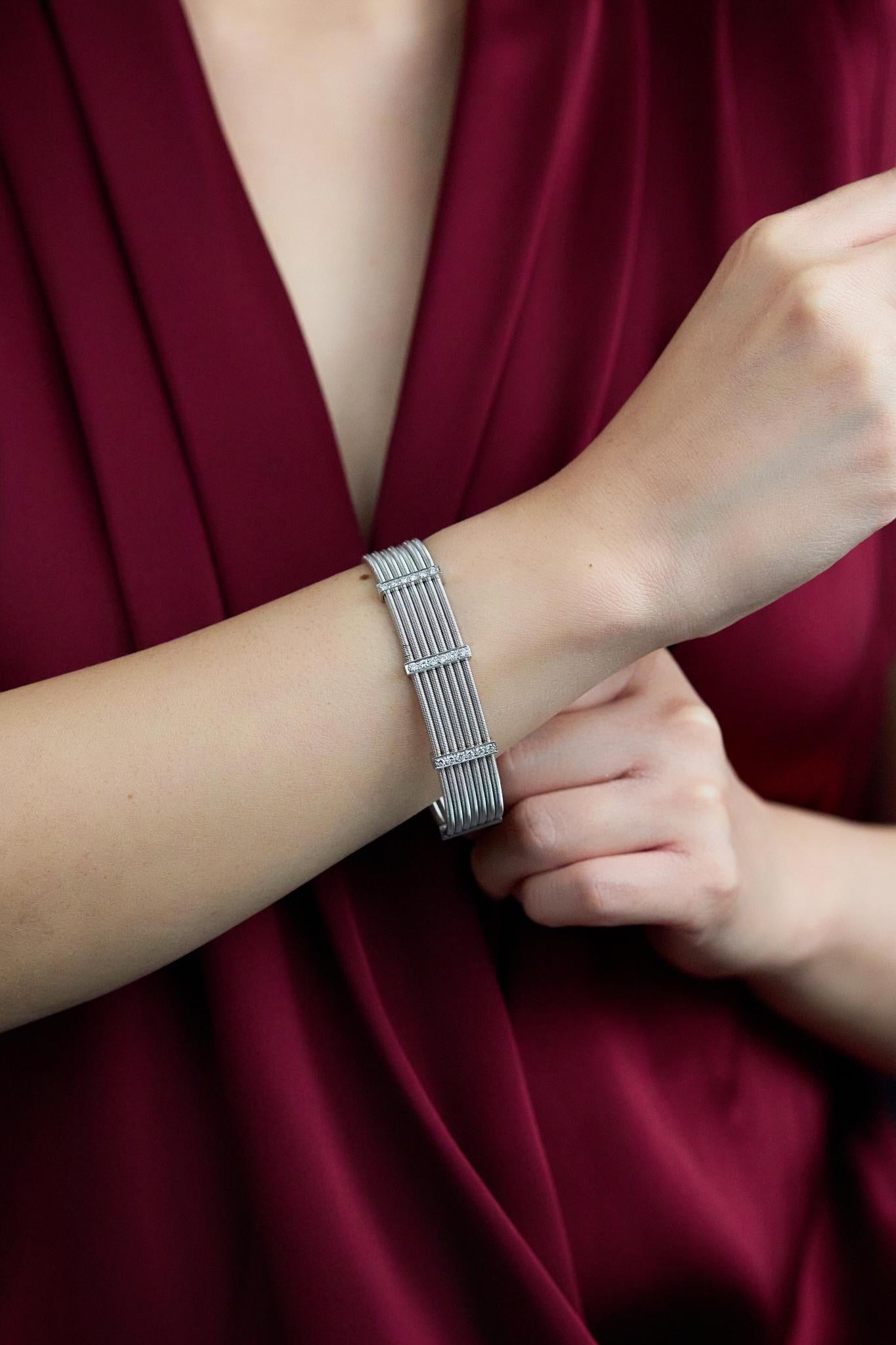 Contemporain Lepozzi 0.54 Carat Diamond Coil Bangle en or blanc en vente