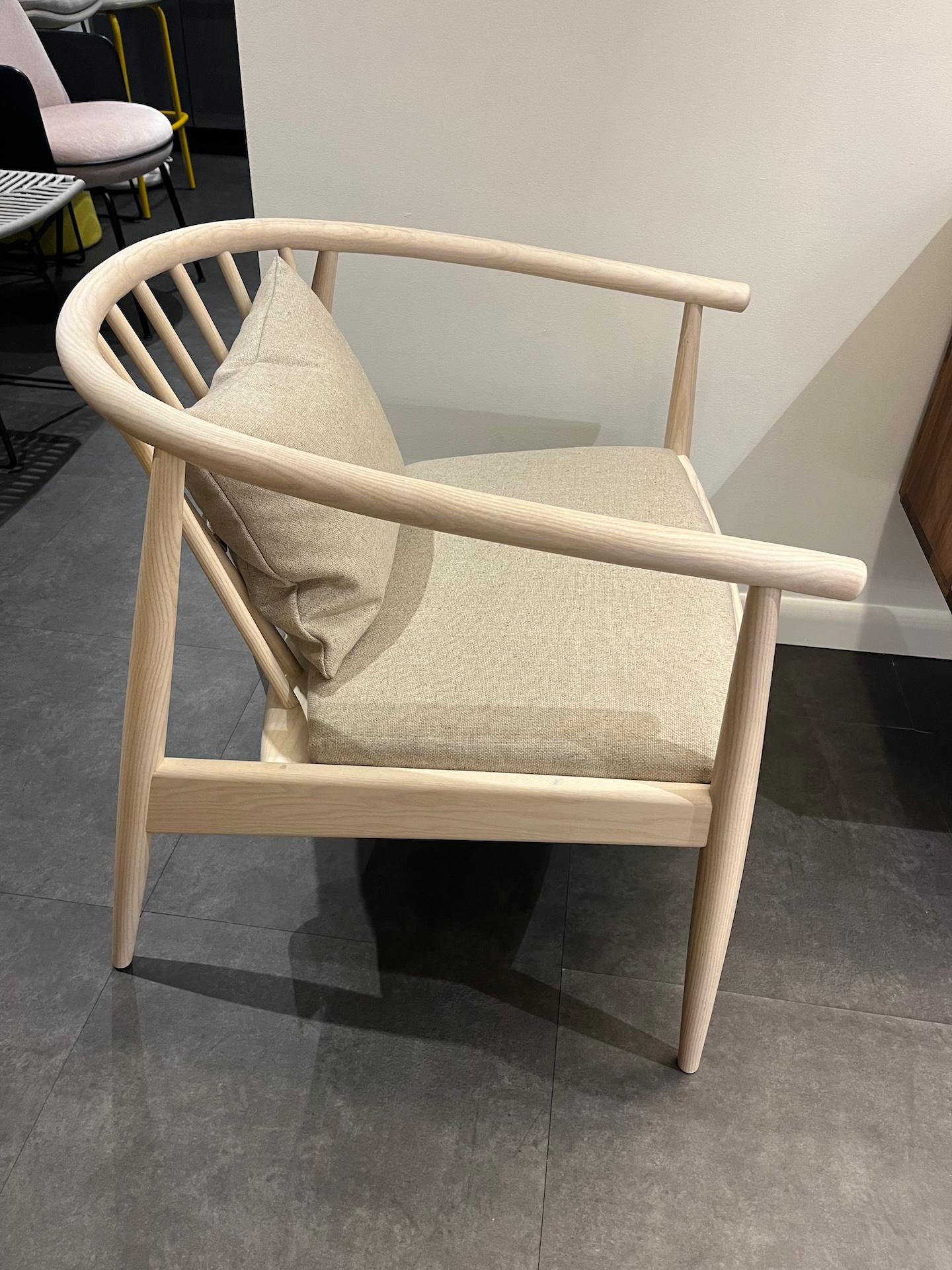 L.ercolani Reprise  Loungesessel von Norm Architects in STOCK im Zustand „Hervorragend“ im Angebot in New York, NY