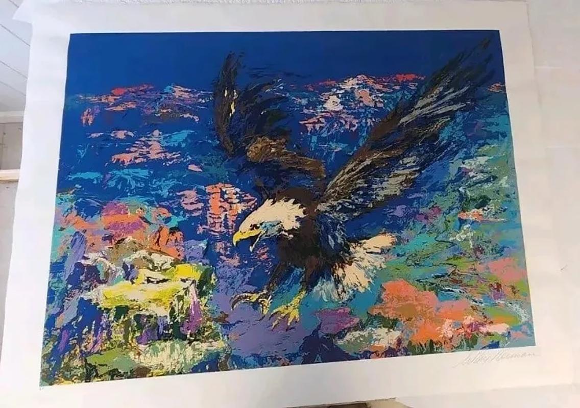 KÜNSTLER: LEROY NEIMAN
TITEL: Amerikanischer Weißkopfseeadler
MEDIUM: SERIGRAFIE AUF PAPIER
BLATTGRÖSSE: 43,75 X 34,5 ZOLL
JAHR: 1979
AUSGABE: AP
BESCHREIBUNG: HANDSIGNIERT VON LEROY NEIMAN UND NUMMERIERT AP.
ZUSTAND: IN AUSGEZEICHNETEM ZUSTAND
COA