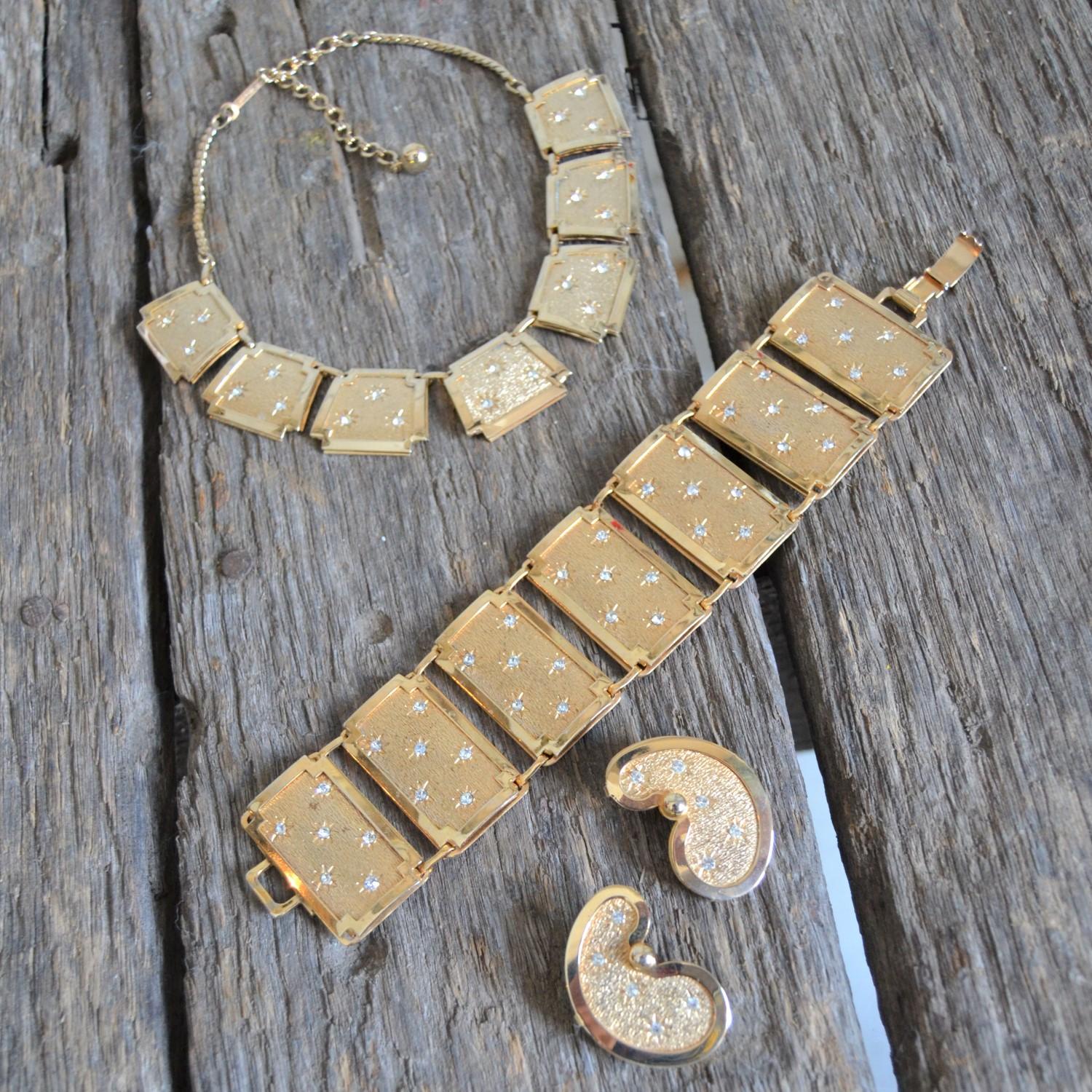 Leru Vintage Goldtone, Rhinestone Necklace Bracelet and Earrings Parure Set For Sale 3