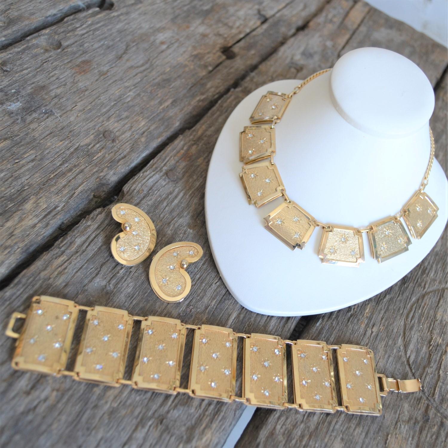 Leru Vintage Goldfarbenes, Strass-Halskette-Armband und Ohrringe Parure Set im Angebot 7