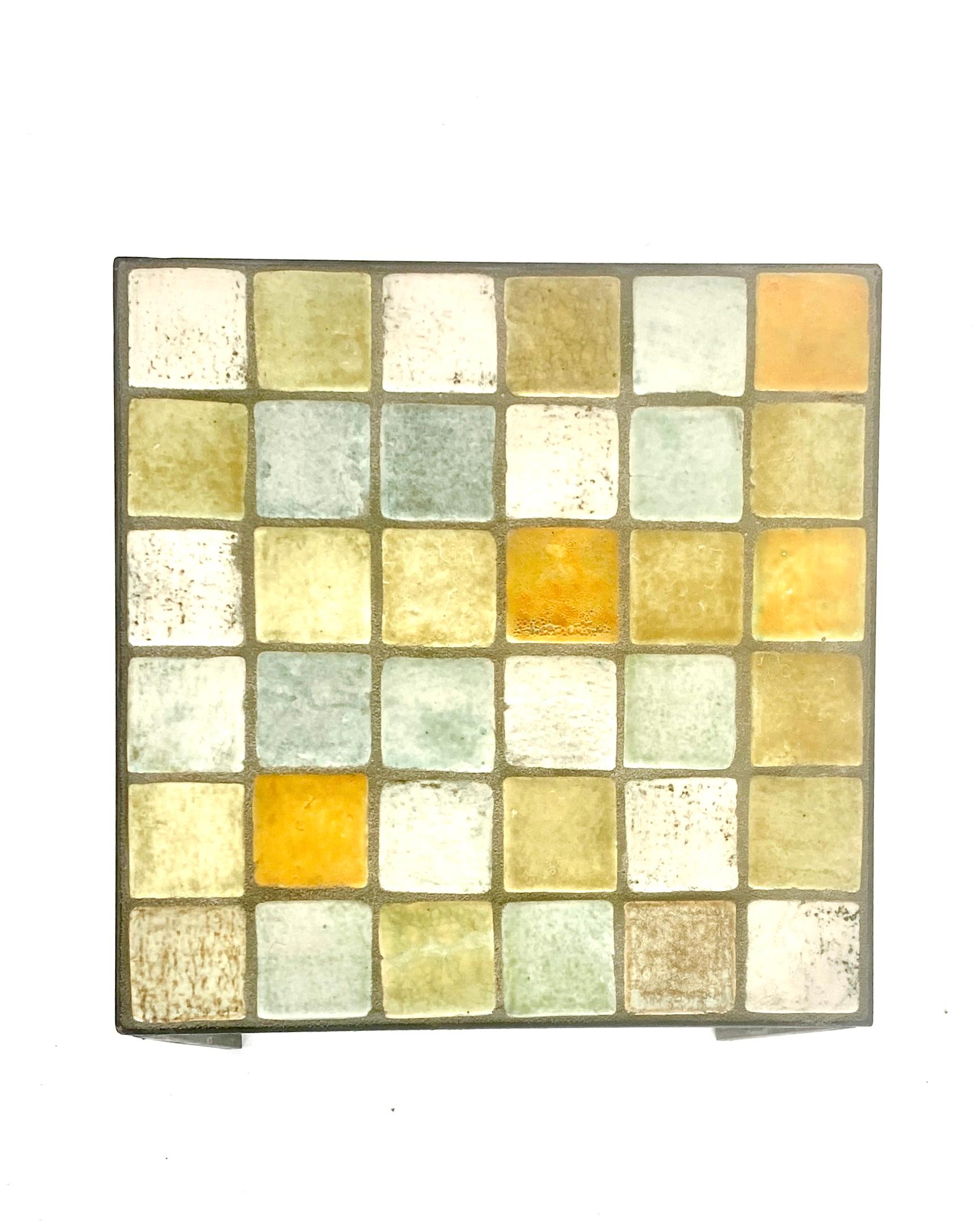 Milieu du XXe siècle Les 2 Potiers, Michelle et Jacques Serre Table d'appoint en céramique française en vente