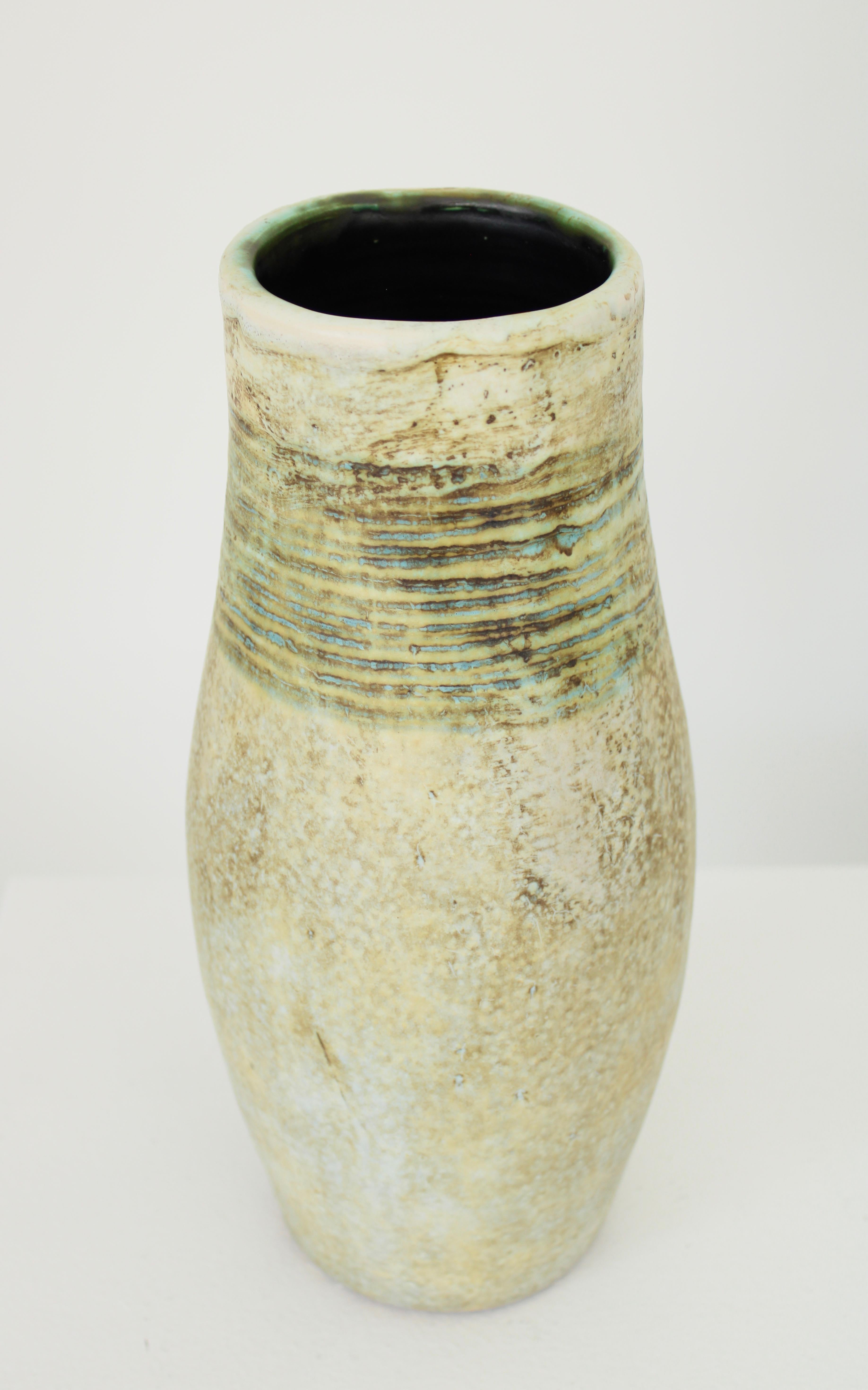Les 2 Potiers Michelle and Jacques Serre French Ceramic Vase Signed 2 Potiers In Good Condition For Sale In Chicago, IL