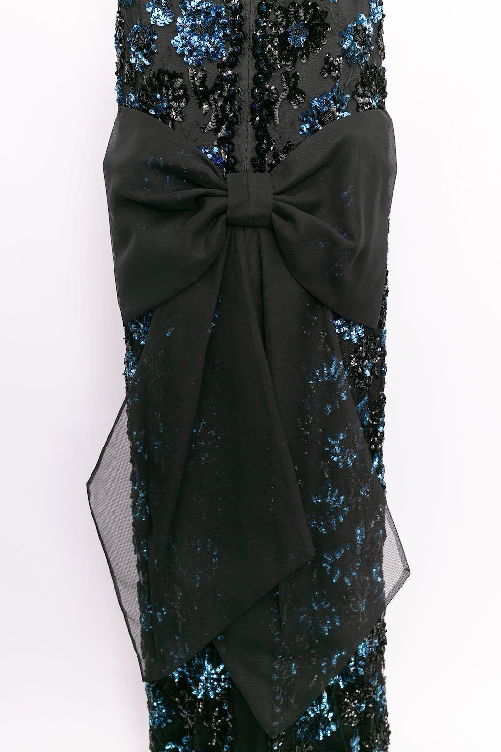 LES 5 A (Made in France) - Dress composed of silk, lace, sequins and beads. No composition tag. Indicated size 44, but it fits a size 40FR.

Condition:
Good condition. A few holes and stains on the lining.

Measurements:
Bust 42 cm (16.53