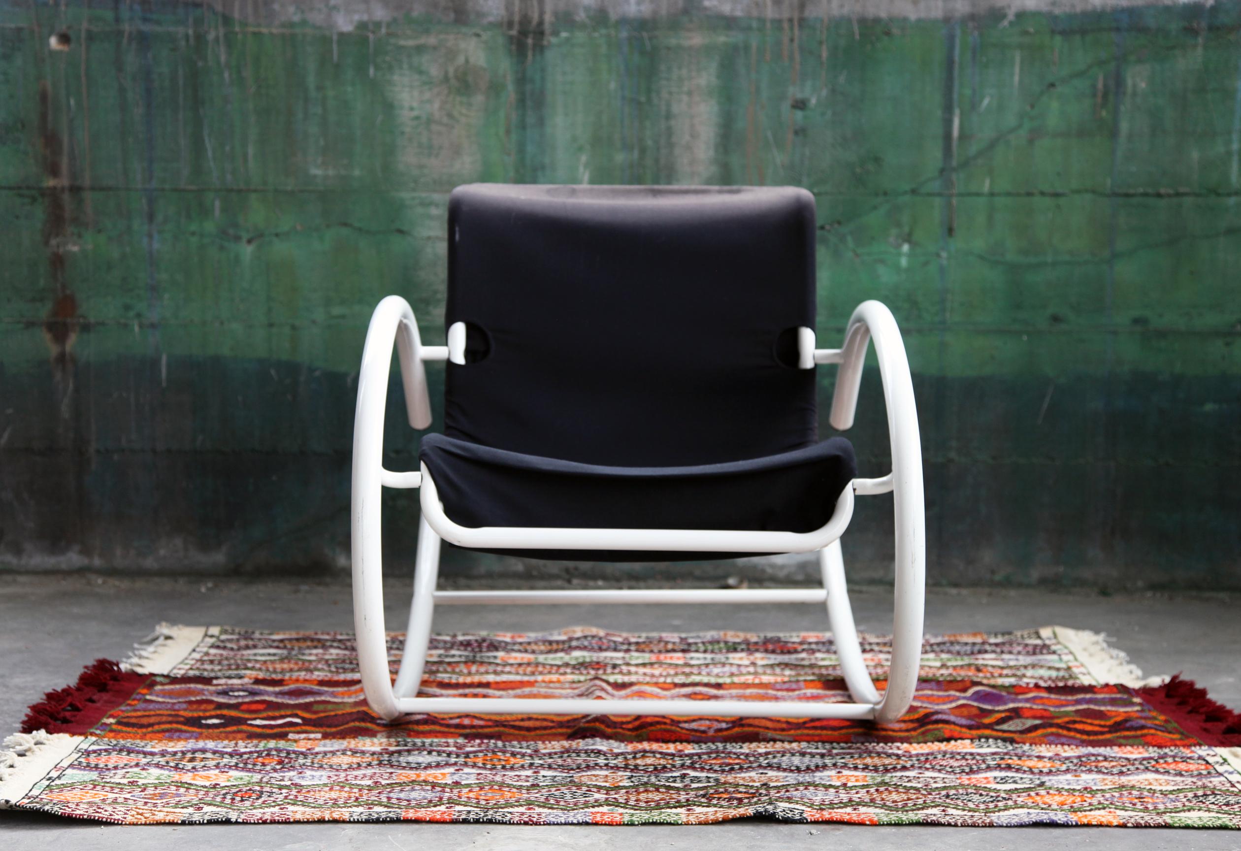 Les Amisco fauteuil à bascule Memphis Ellipse en métal et cuir noir en vente 3