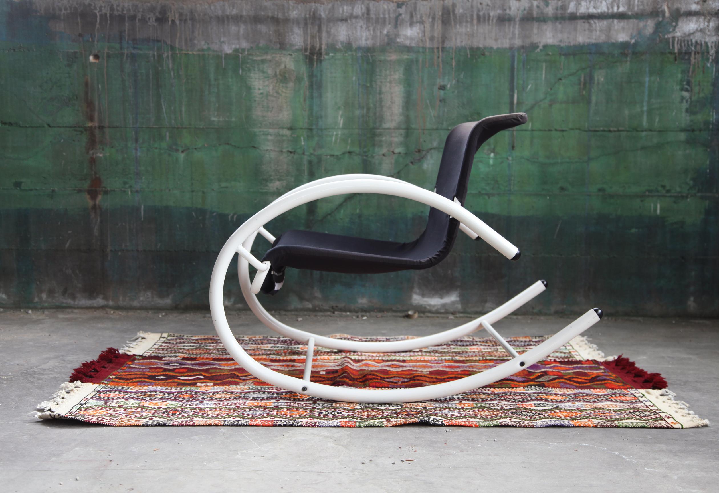 Post-Modern Les Amisco Memphis Ellipse Metal and Black Leather Rocking Chair For Sale