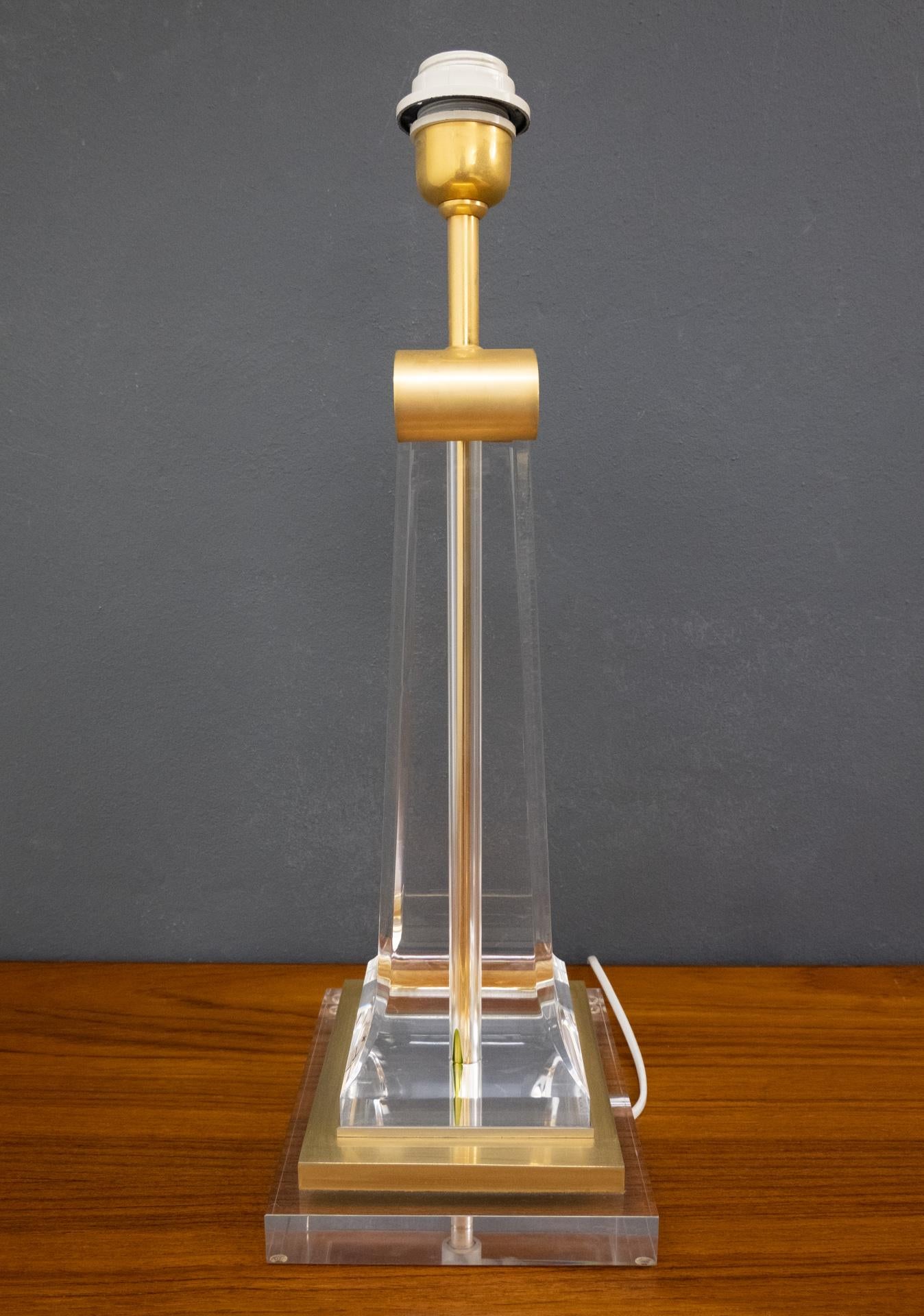 Lámpara de sobremesa Les Arcades Lucite Latón Dorado Italiano en venta