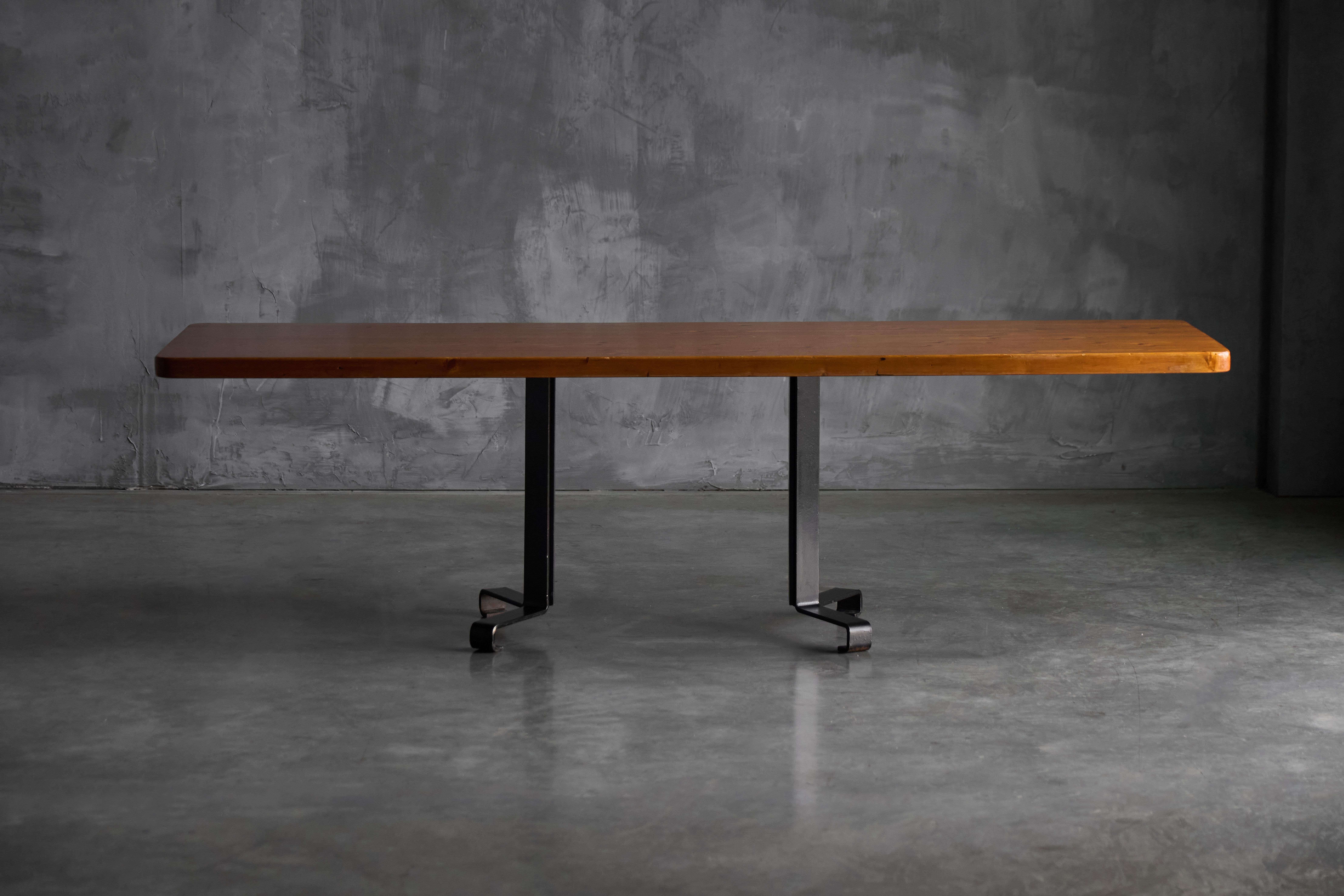 Milieu du XXe siècle Table de salle à manger 