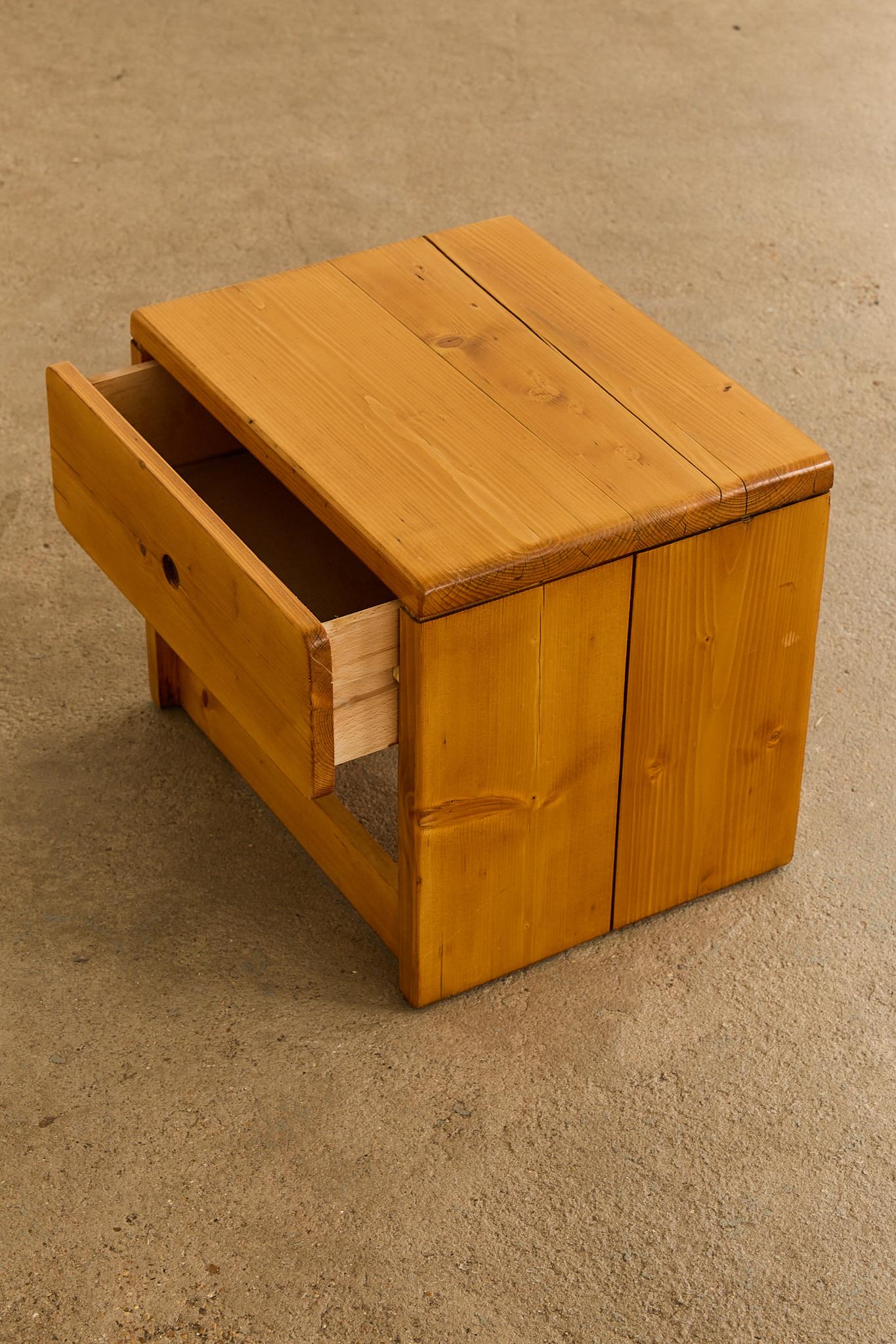 Les Arcs Bedside Drawers In Good Condition For Sale In London, GB