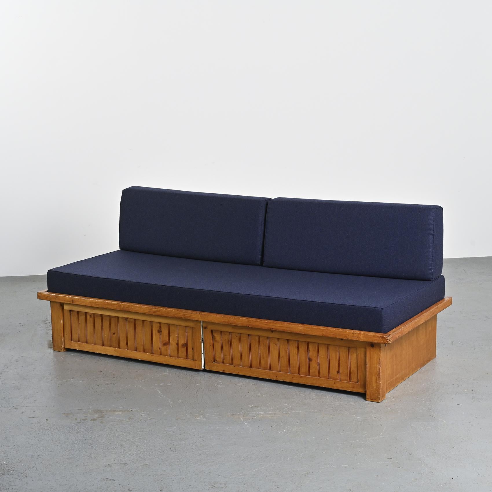 Les Arcs Bench by Charlotte Perriand, circa 1973 en vente 4