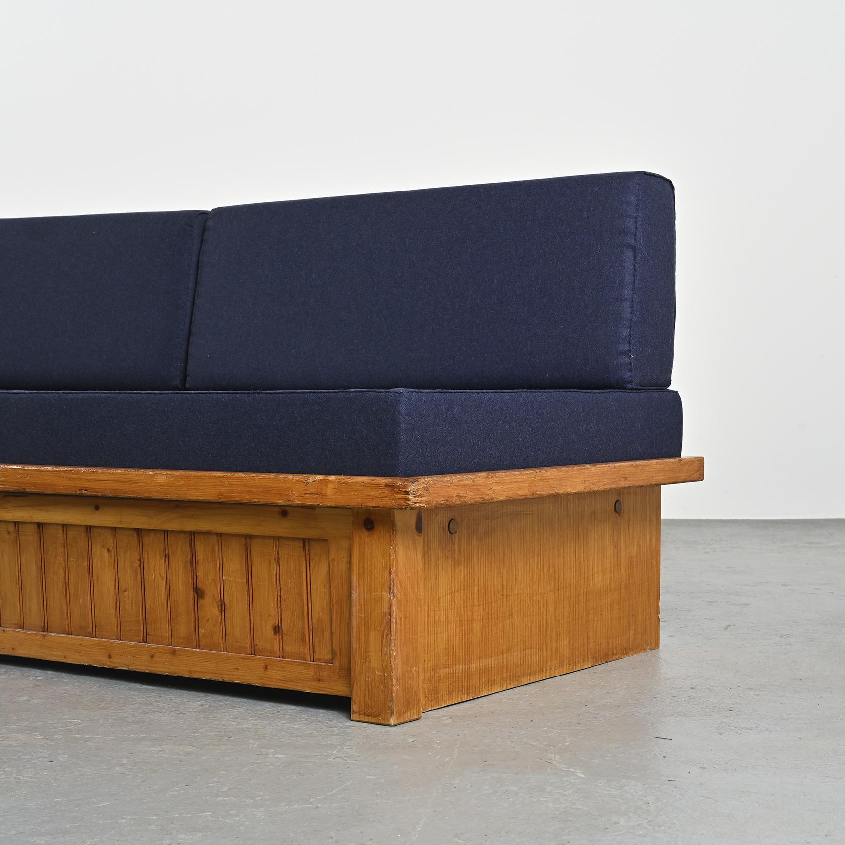 Les Arcs Bench by Charlotte Perriand, circa 1973 en vente 5
