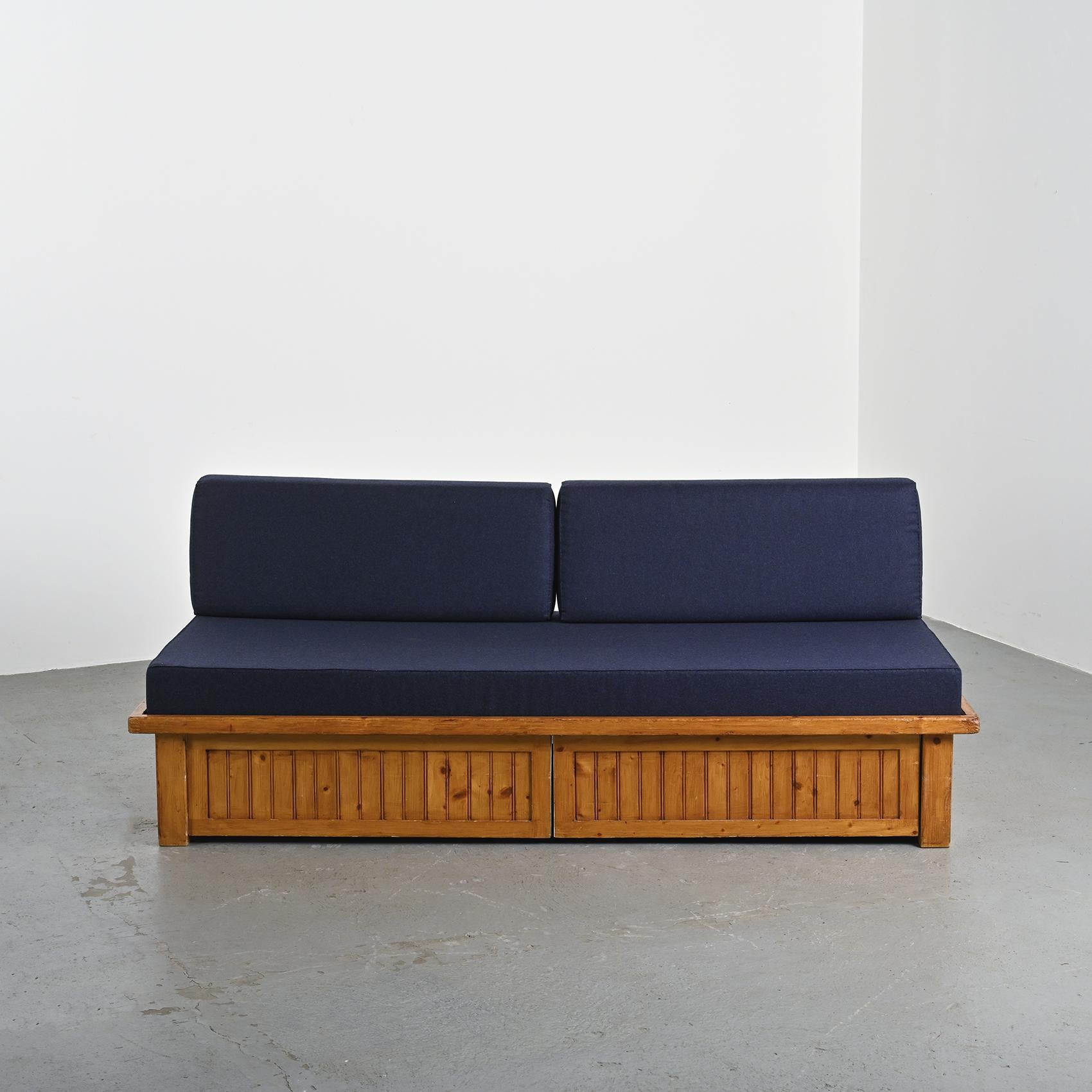 Les Arcs Bench by Charlotte Perriand, circa 1973 en vente 6