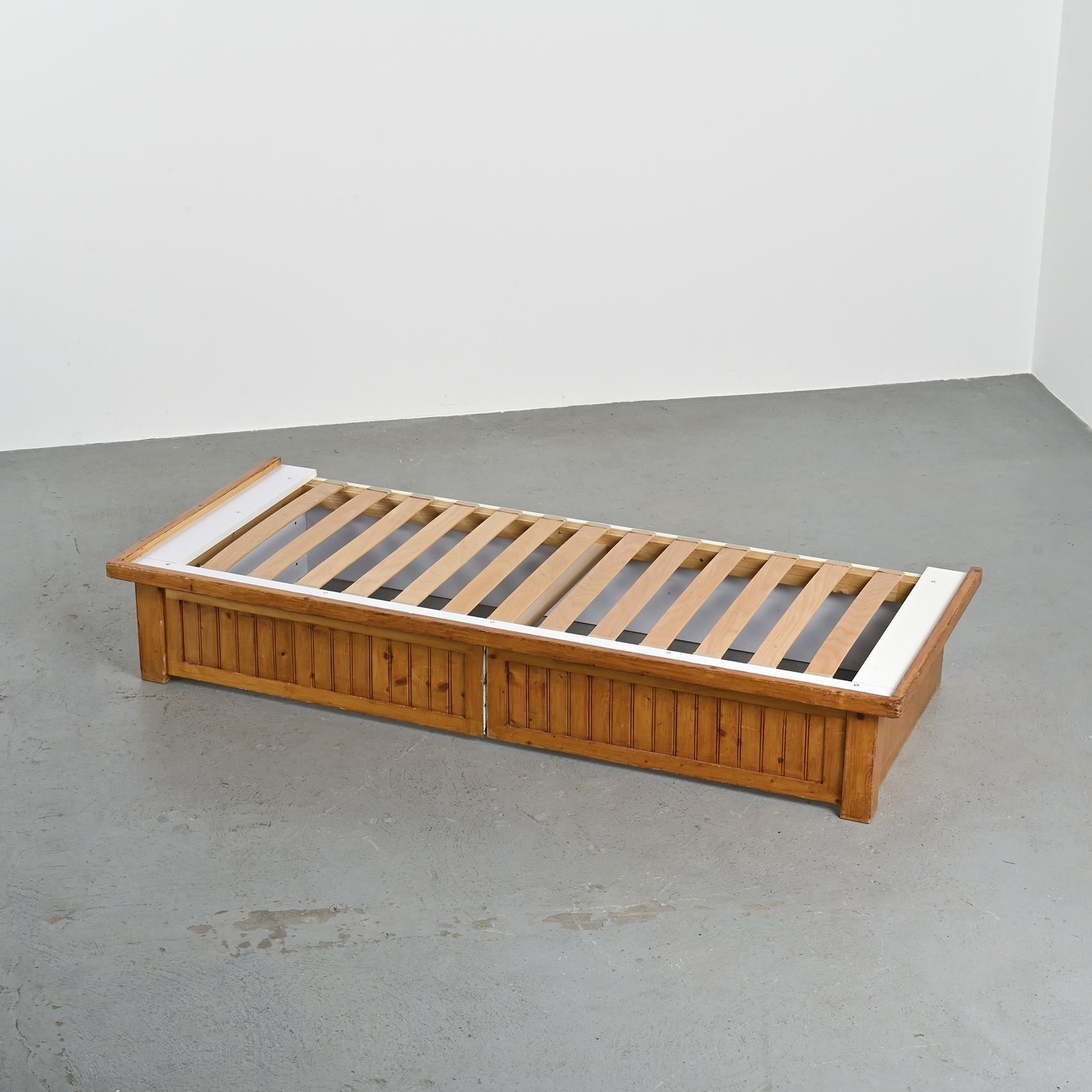 Les Arcs Bench by Charlotte Perriand, circa 1973 en vente 7
