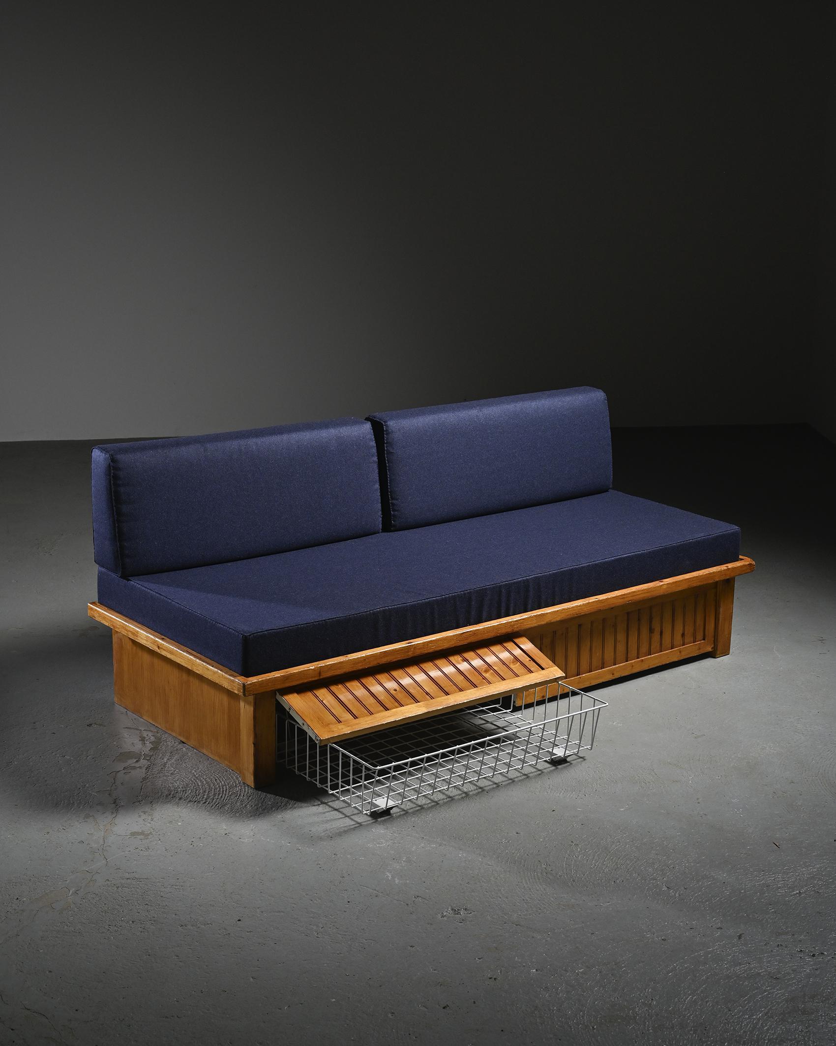 Les Arcs Bench by Charlotte Perriand, circa 1973 en vente 9