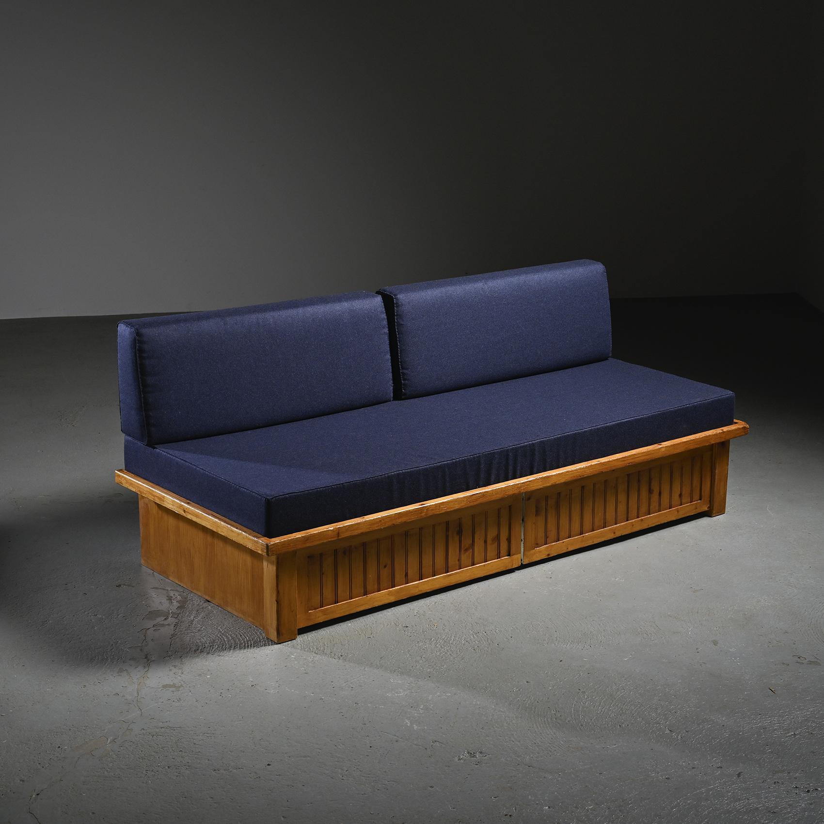 Les Arcs Bench by Charlotte Perriand, circa 1973 en vente 10