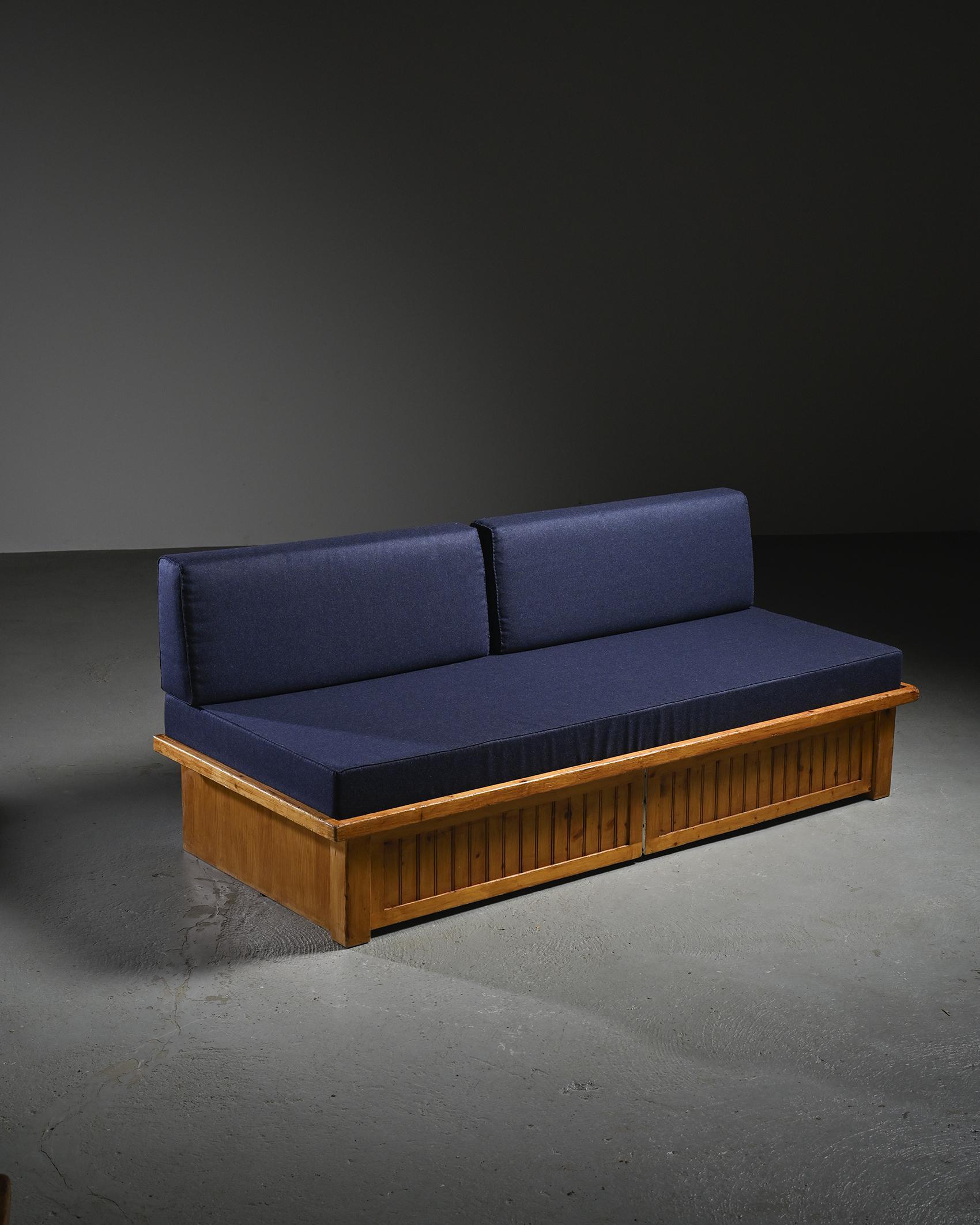 Les Arcs Bench by Charlotte Perriand, circa 1973 en vente 11