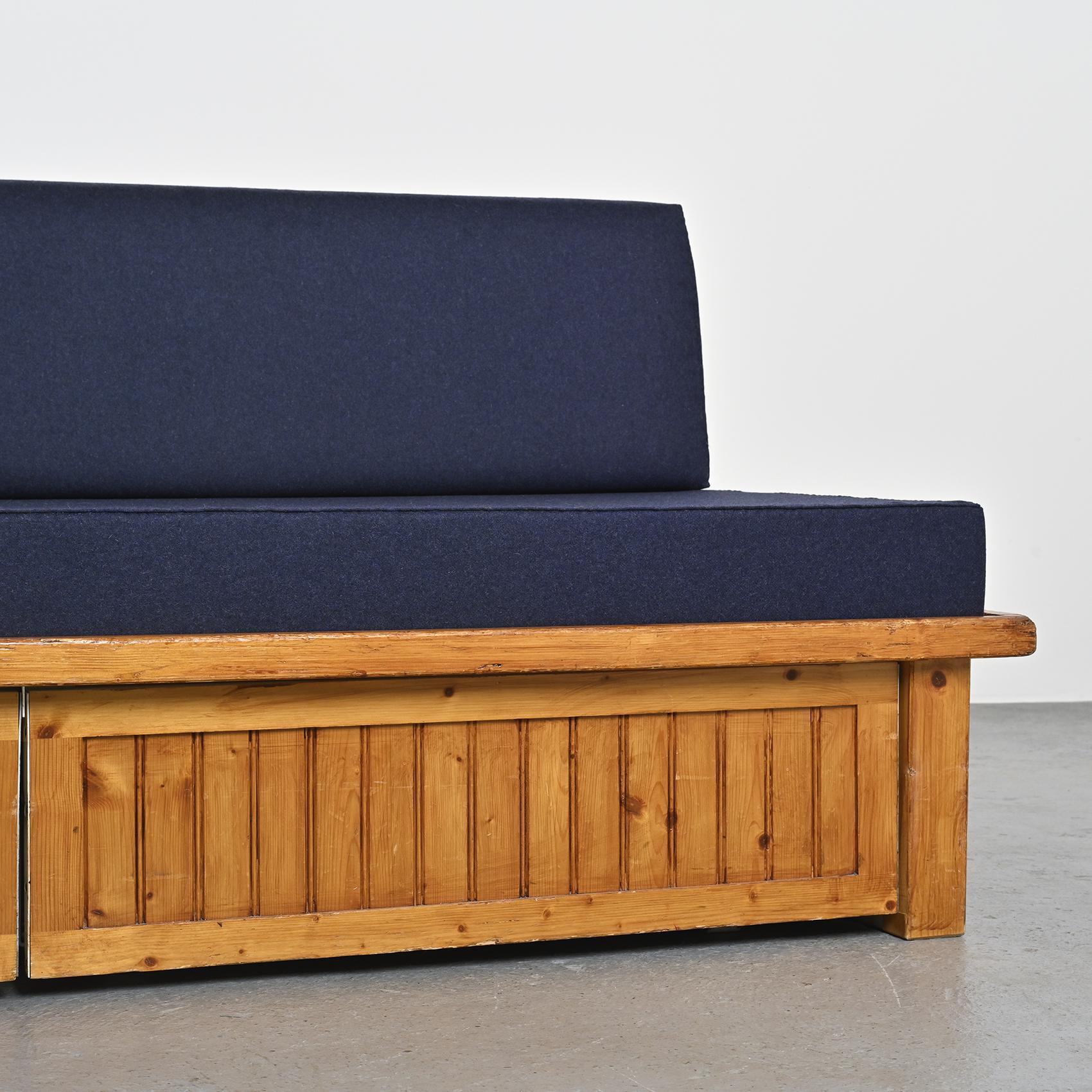 Les Arcs Bench by Charlotte Perriand, circa 1973 État moyen - En vente à VILLEURBANNE, FR
