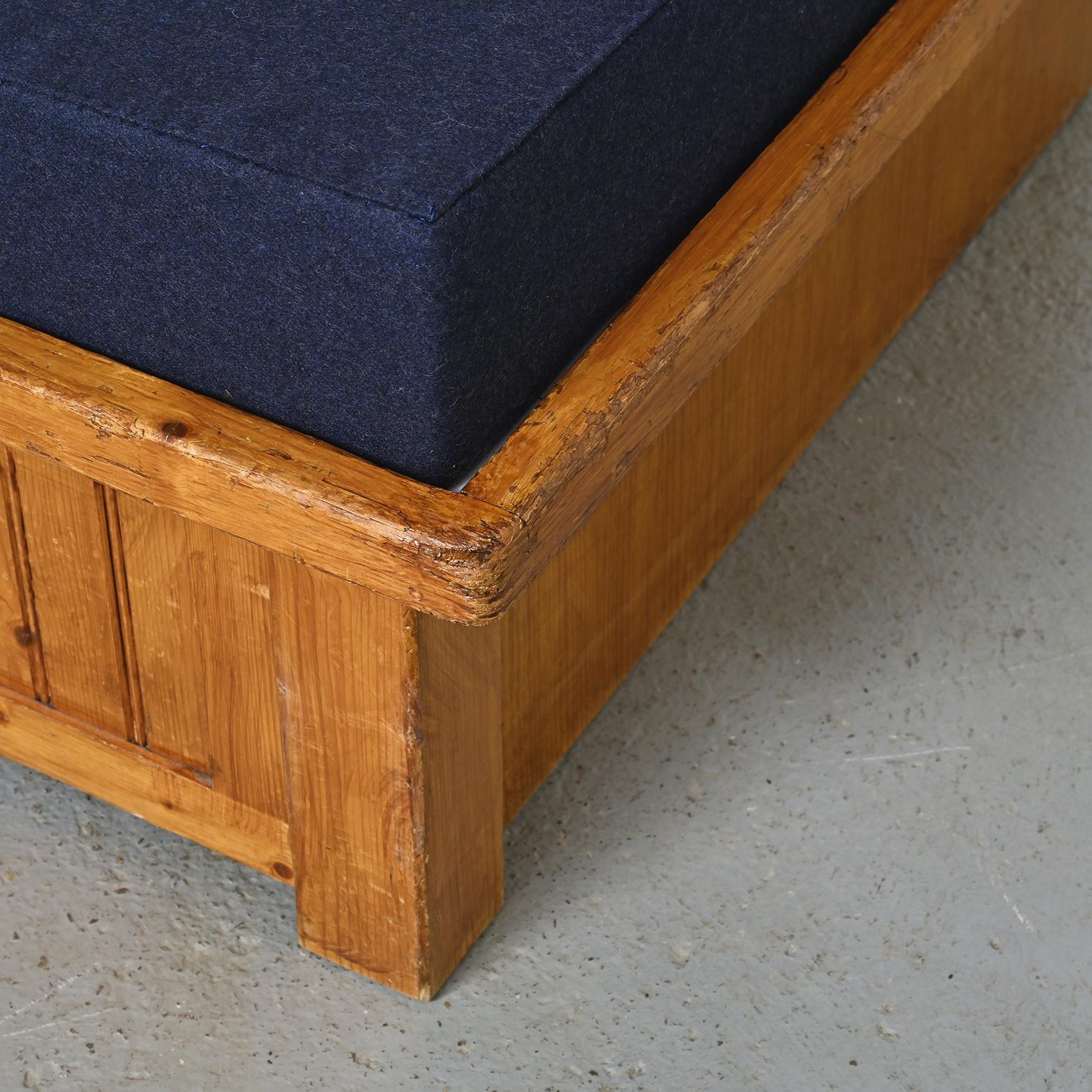 Les Arcs Bench by Charlotte Perriand, circa 1973 en vente 2