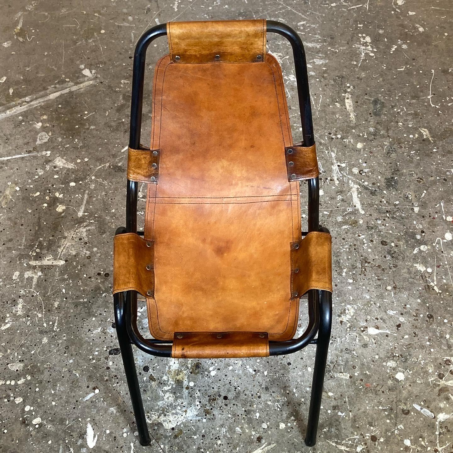 Mid-Century Modern Chaise Les Arcs de Charlotte Perriand en vente