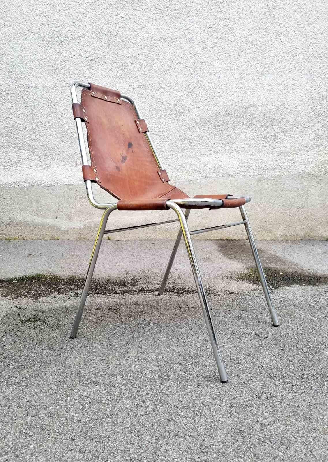 Sedia in pelle e cromo scelta da Charlotte Perriand per Les Arcs nel 1960.
Ottima patina
Questa è una sedia indispensabile
