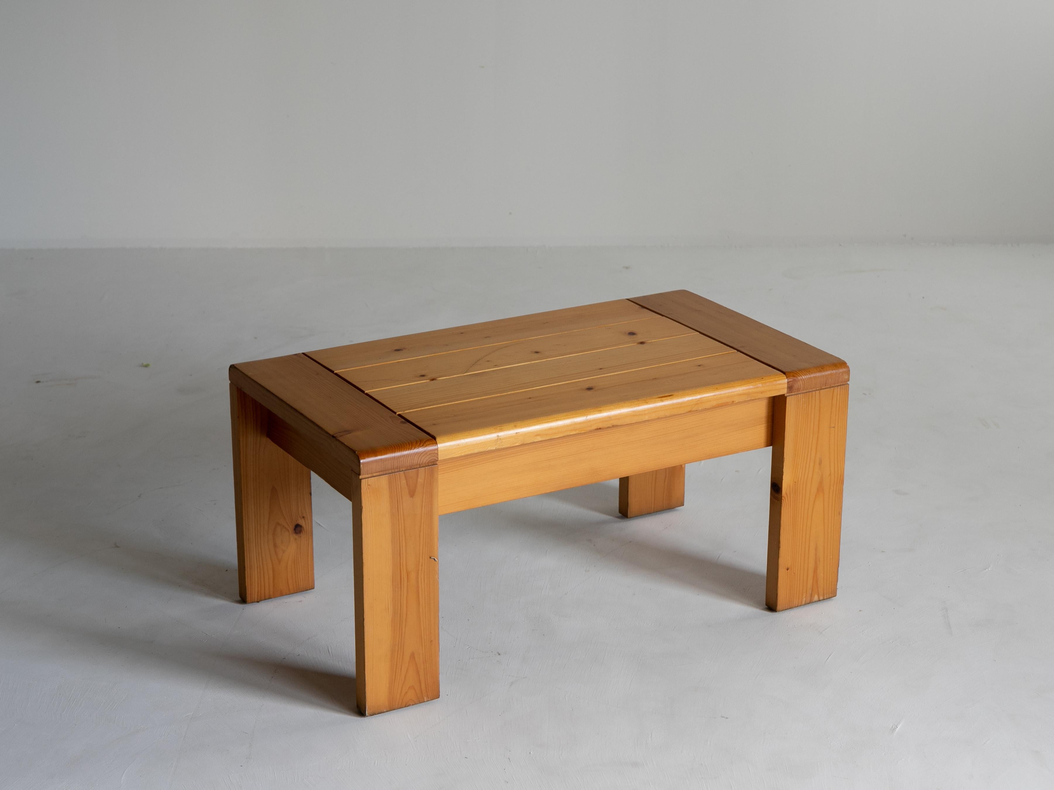 Low table used in Les Arcs 1600.
This piece was designed for Les Arcs 1600, one of Charlotte Perriand most important works.
The material is made of Swiss pine wood.
Can be used as a low table or bench.