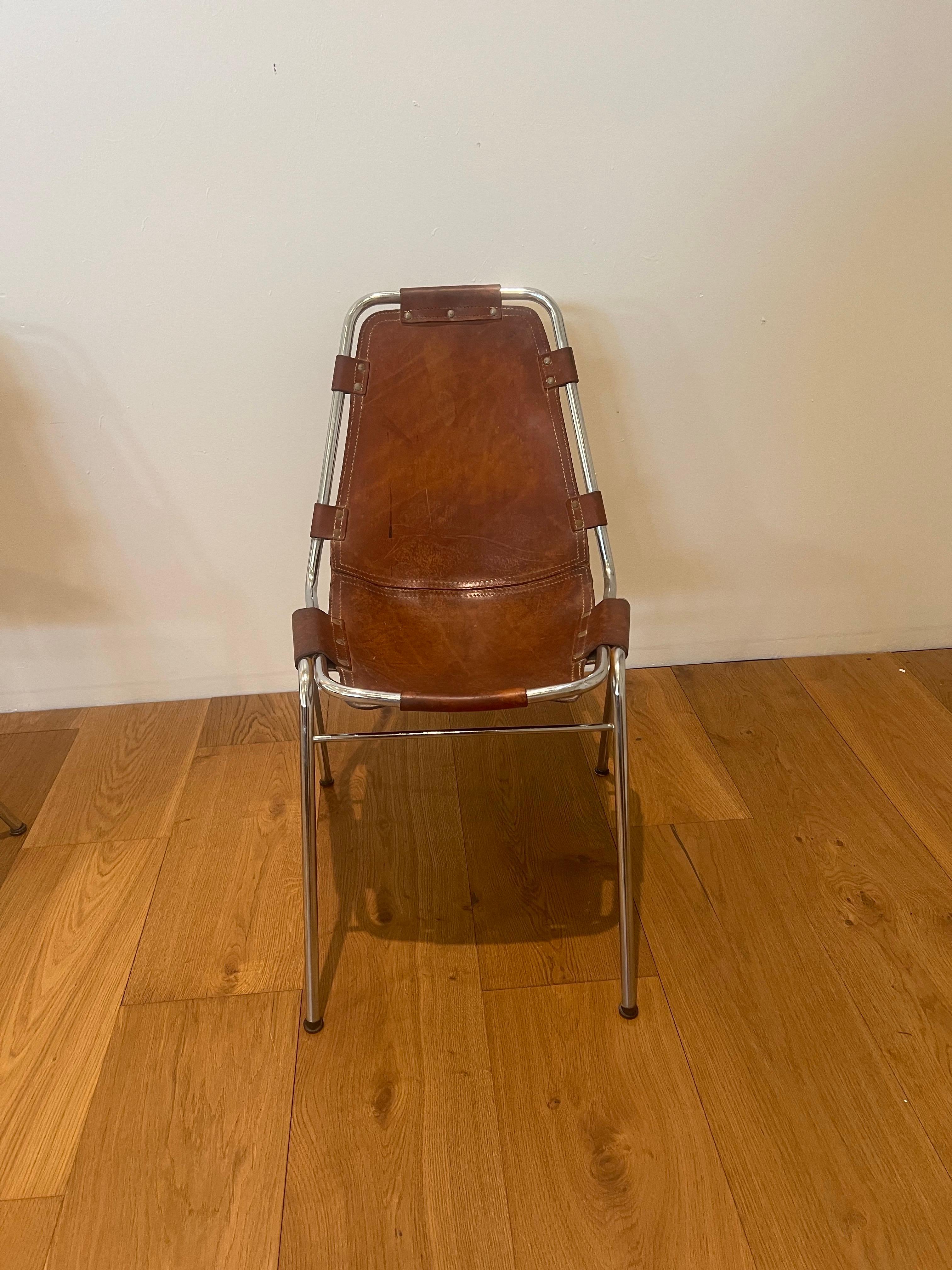 Chaise de salle à manger Les Arcs sélectionnée par Charlotte Perriand, cuir, années 1960 État moyen - En vente à San Diego, CA