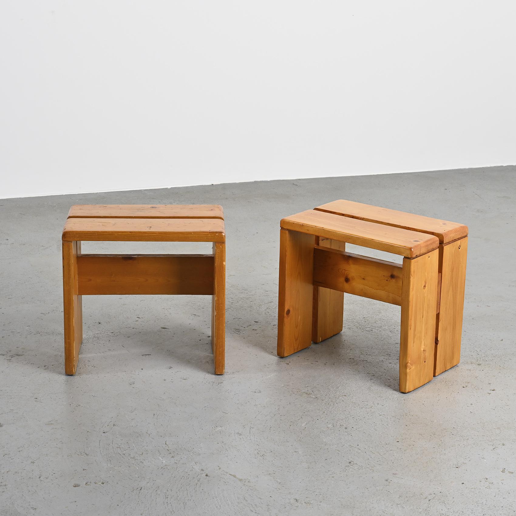 Les Arcs Pair of Pine Stools, French Alps circa 1970 In Good Condition For Sale In VILLEURBANNE, FR