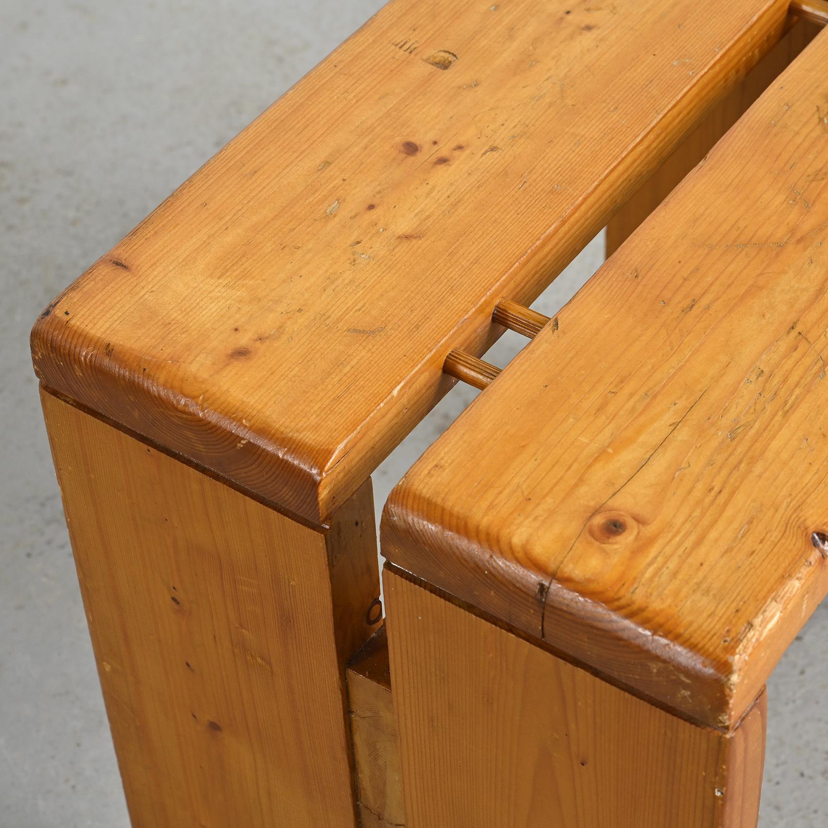 Les Arcs Pair of Pine Stools, French Alps circa 1970 For Sale 4