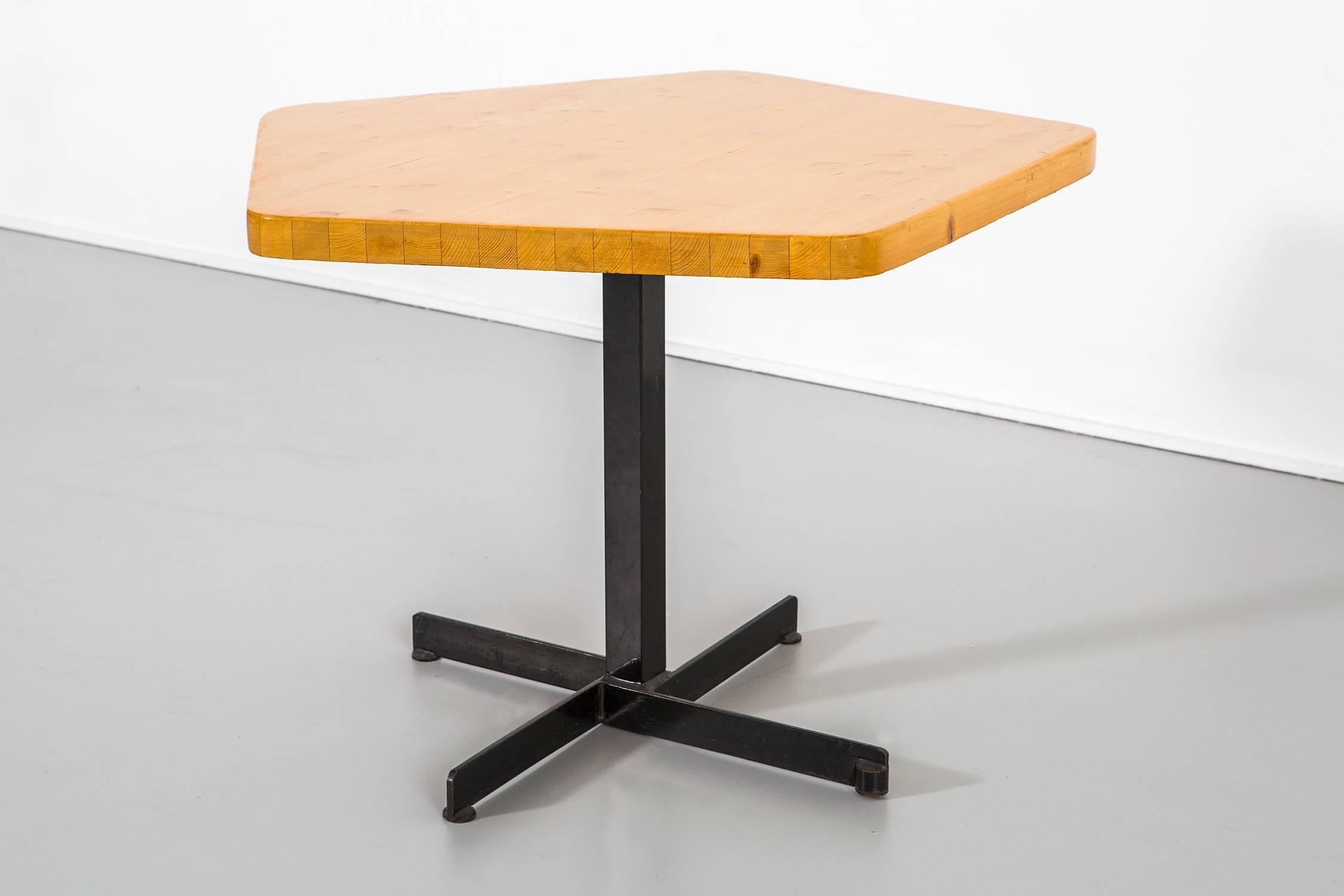 Pentagonal table

designed by Charlotte Perriand for Les Arcs, Savoie

France, circa 1968

Enameled steel and pine

Measures: 26 ?” H x 35 ¼” W x 36” D.

These forms were utilized in many residences of Les Arcs.