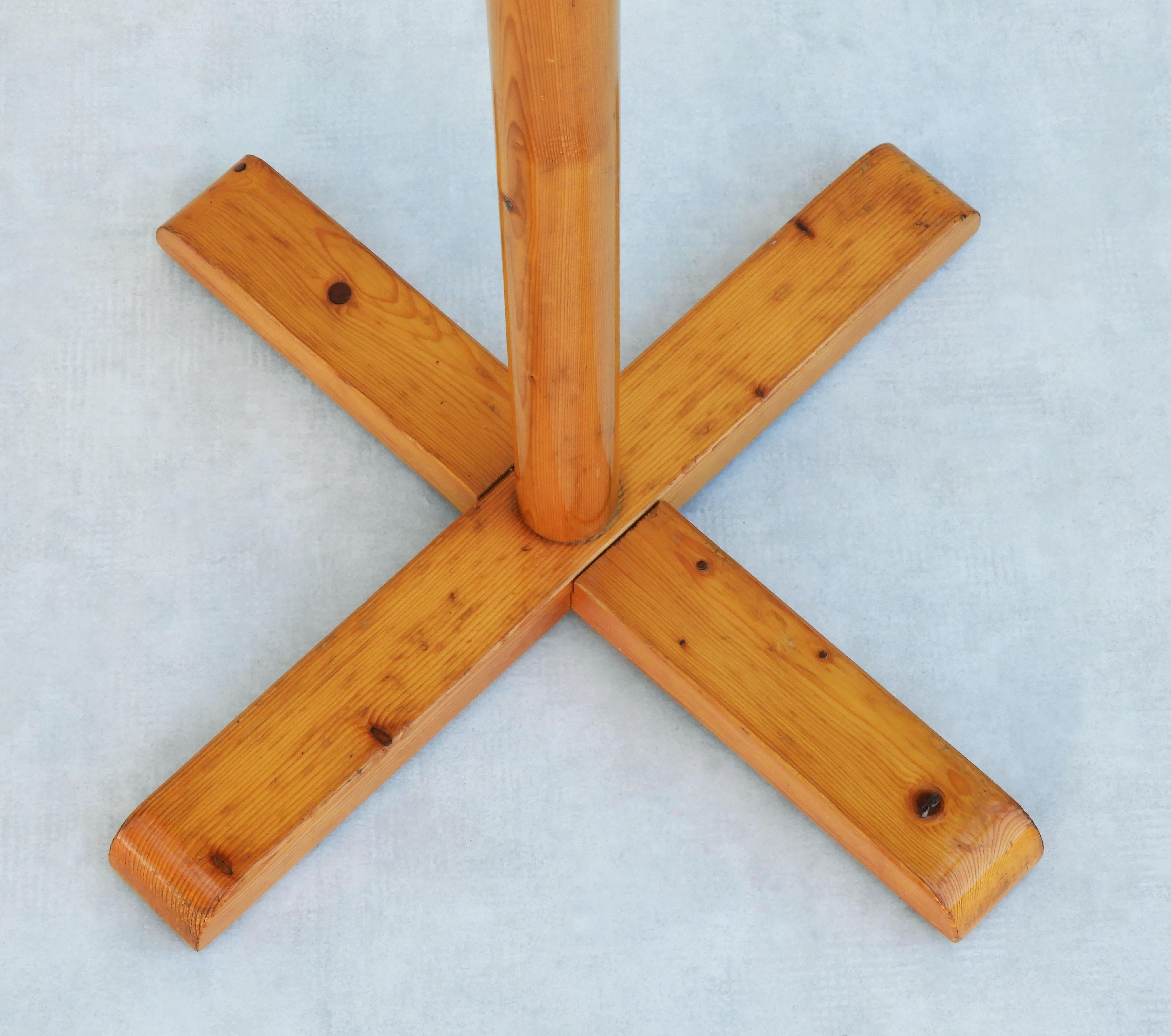 XX secolo Appendiabiti in legno di pino stile Les Arcs, anni '70, Francia in vendita
