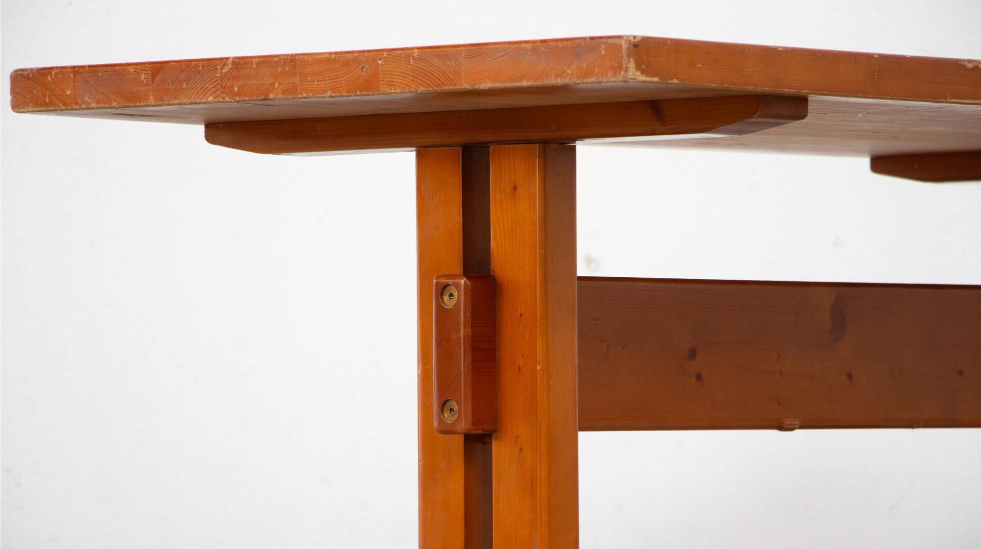 Mid-Century Modern Table Les Arcs de Charlotte Perriand en pin, 1960' en vente