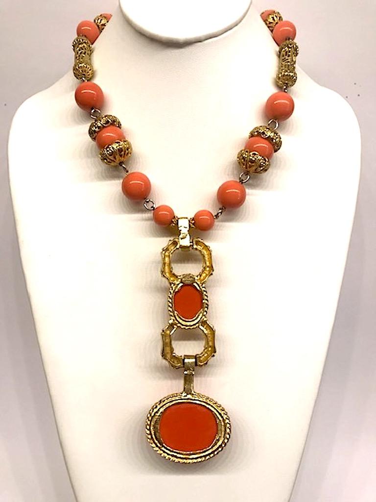 Les Bernard 1980s Coral Cabochon & Gold 1980s Necklace 8