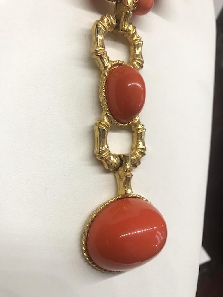 Les Bernard 1980s Coral Cabochon & Gold 1980s Necklace In Good Condition In New York, NY