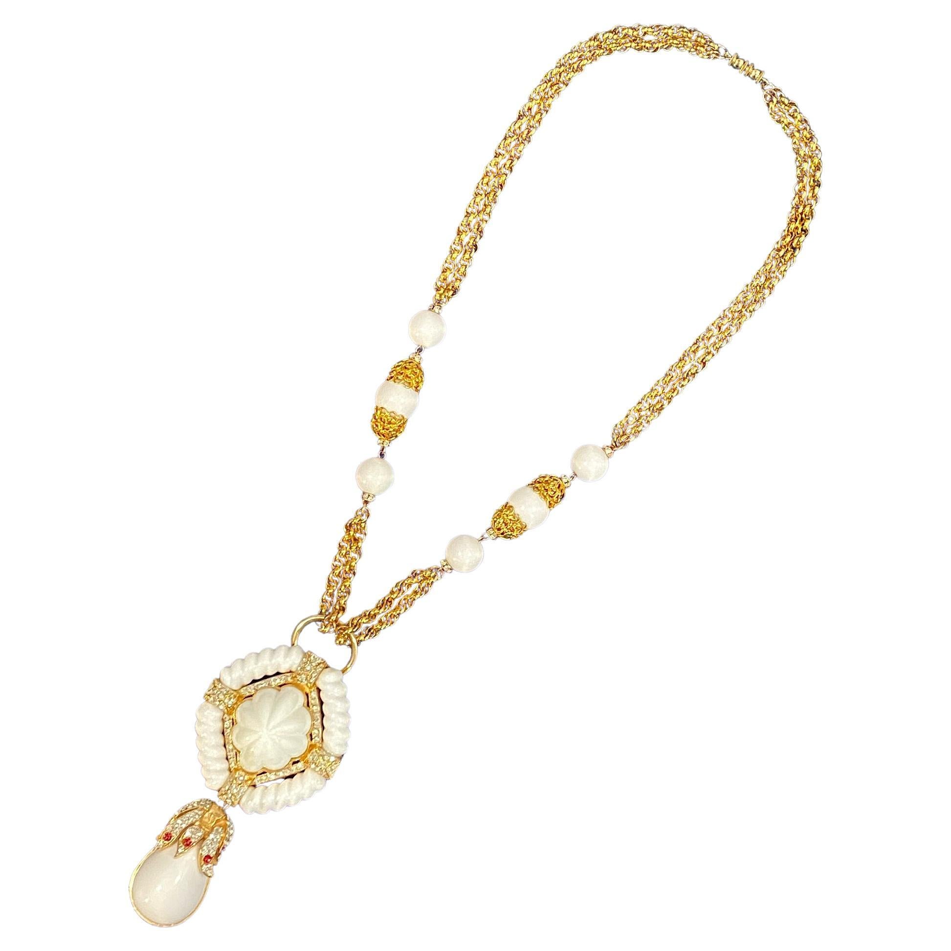 Les Bernard, collier pendentif des années 1980 en or et blanc avec détails en strass en vente