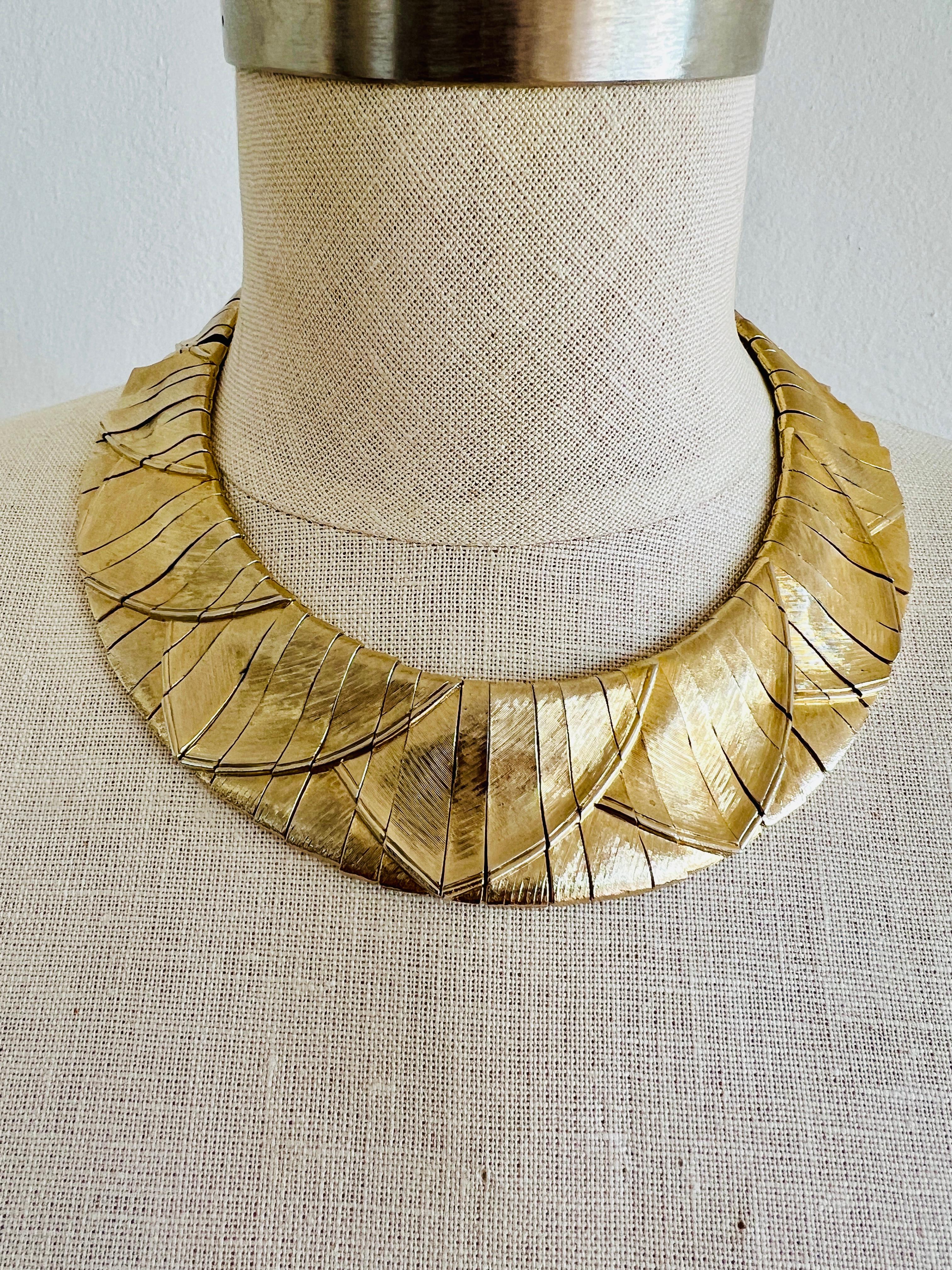 Les Bernard Egyptian Revival Pale Gold Brushed Choker Collar Necklace Cleopatra In Good Condition For Sale In Sausalito, CA