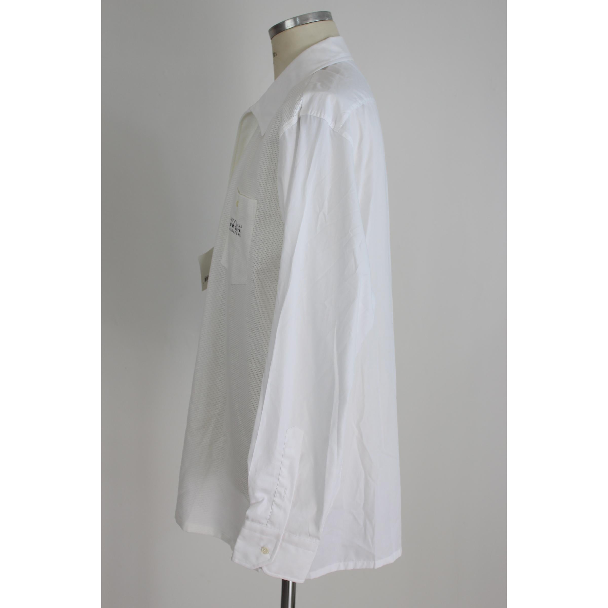 Les Copains men's casual shirt in cotton. Wide white model with logo on the chest pocket. Made in Italy. New with label.

Size 44 It 34 Us 34 Uk

Shoulder: 54 cm
Length: 90 cm
Bust / chest: 63 cm
Sleeves: 68 cm
