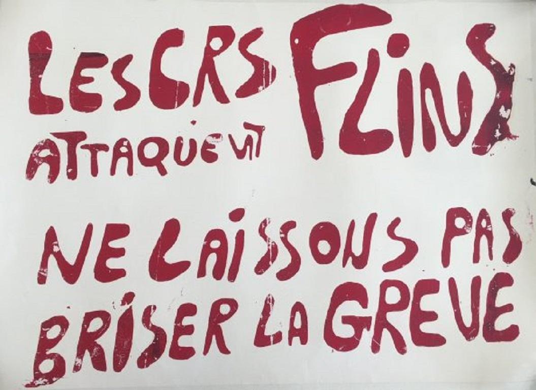 Les Crs Attaquent Flins May 1968 Original Vintage Poster In Excellent Condition For Sale In Melbourne, Victoria