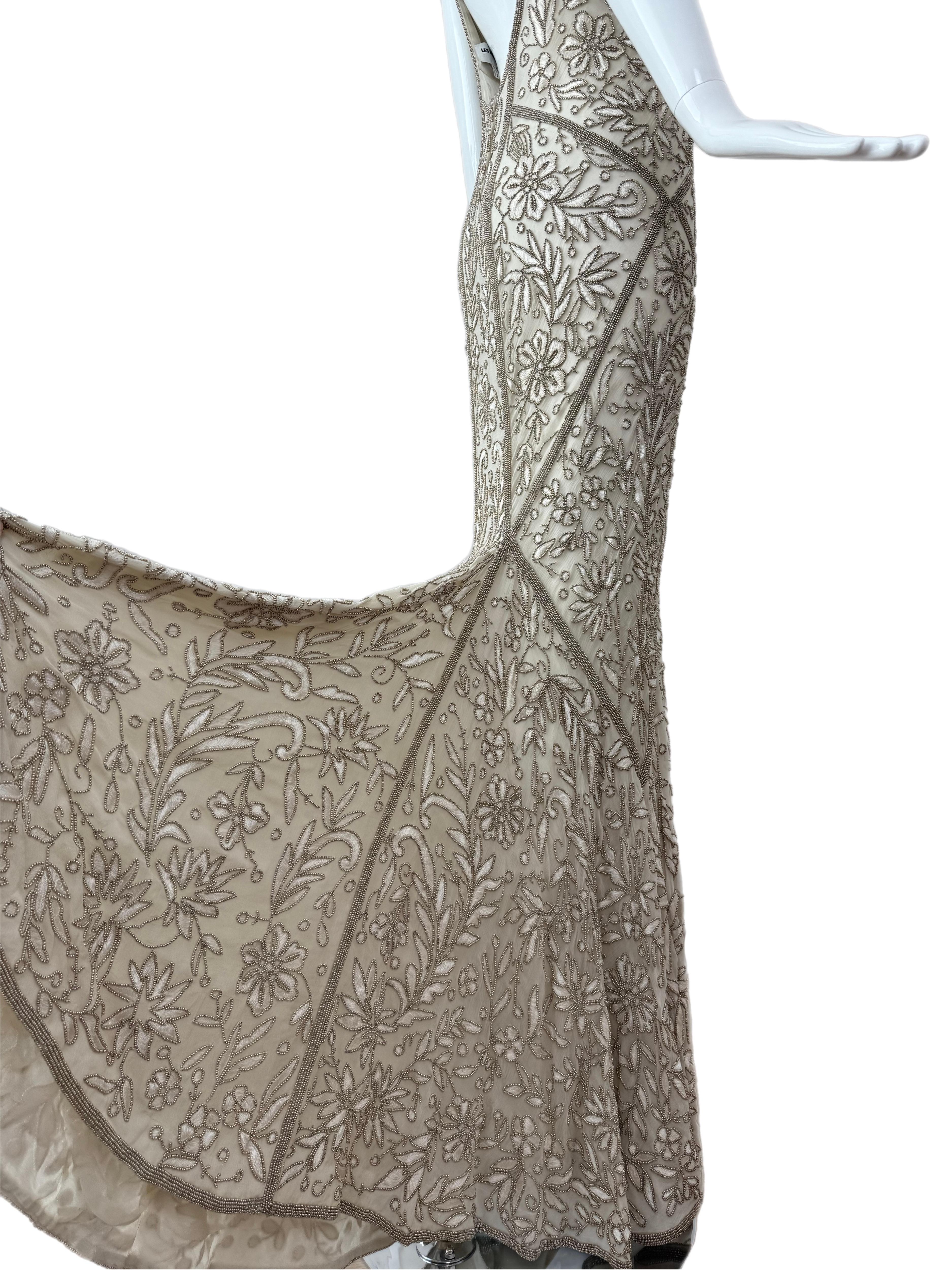 Les Habitudes
Couture
Vintage
1990's
Entirely hand-made in England
Hours upon hours went into this dress
This dress is heavy
Backless open back
Pullover
100% silk
Victorian style with a killer fit
Size Medium
Excellent condition, no