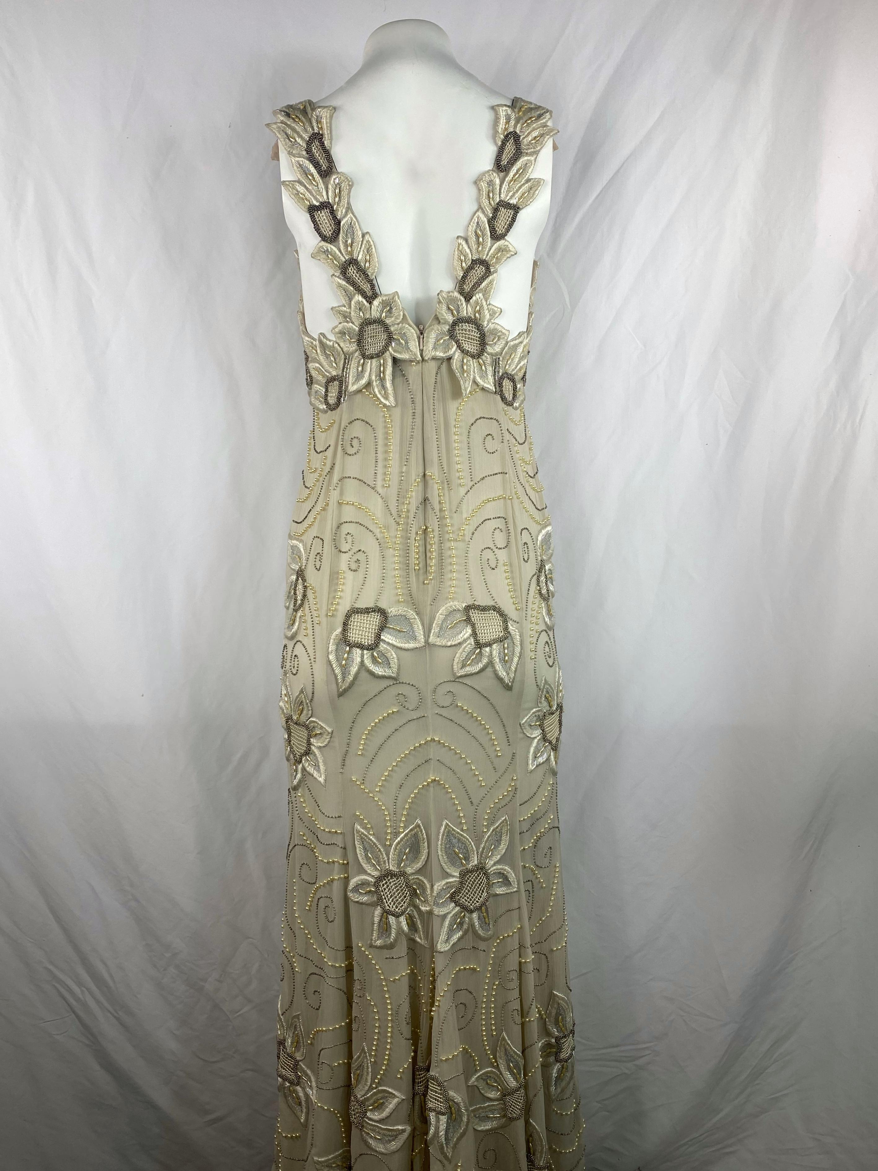 Les Habitudes Cream Floral Maxi Gown Dress, Size Medium In Excellent Condition For Sale In Beverly Hills, CA