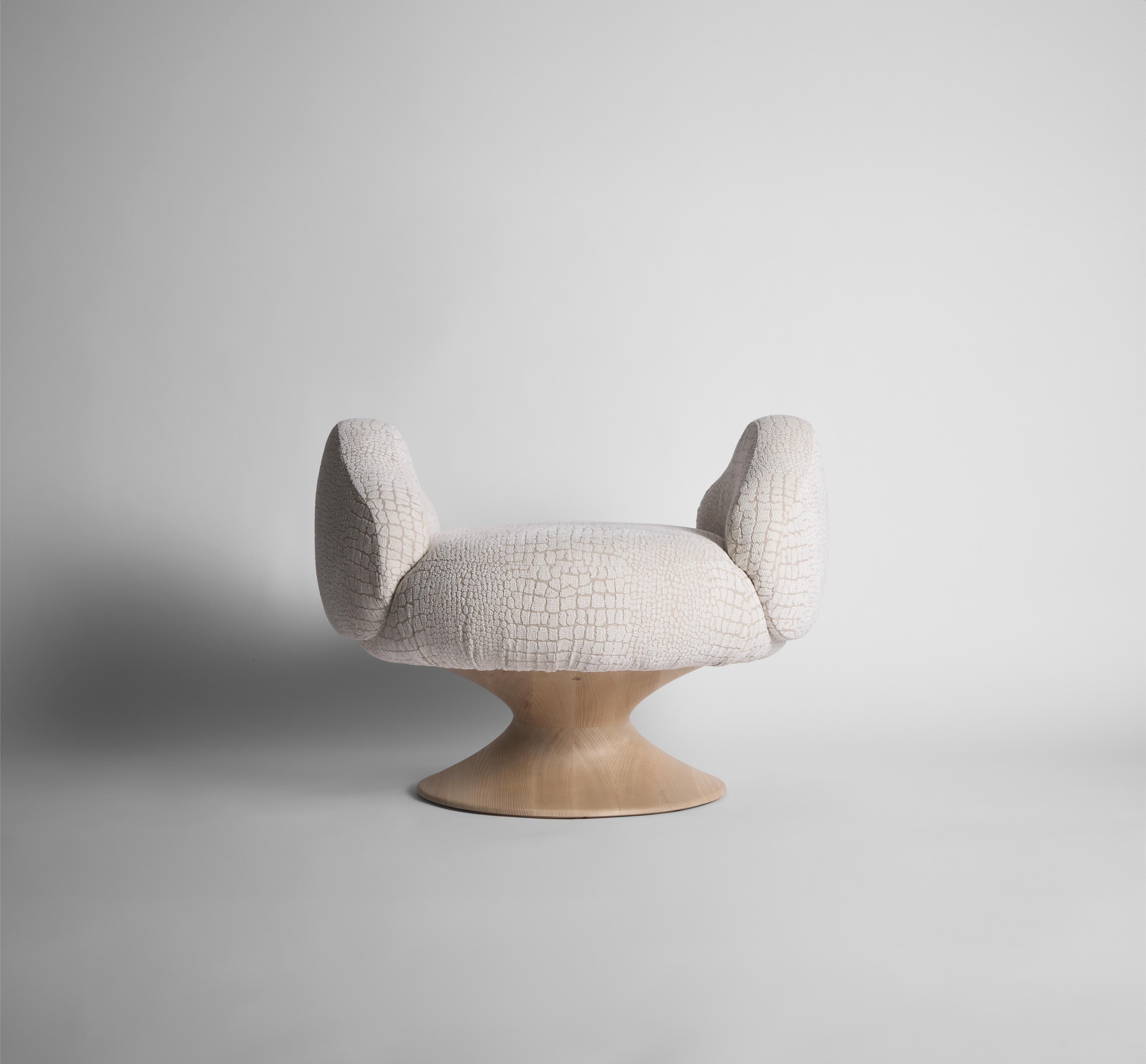 Les Incroyables Ottomans de Pietro Franceschini
Dimensions : L 101 x D 79 x H 55 cm
MATERIAL : Frêne, tapisserie


Pietro Franceschini
Architecte // designer
Pietro Franceschini est un architecte et un designer basé à New York et à Florence. Il a